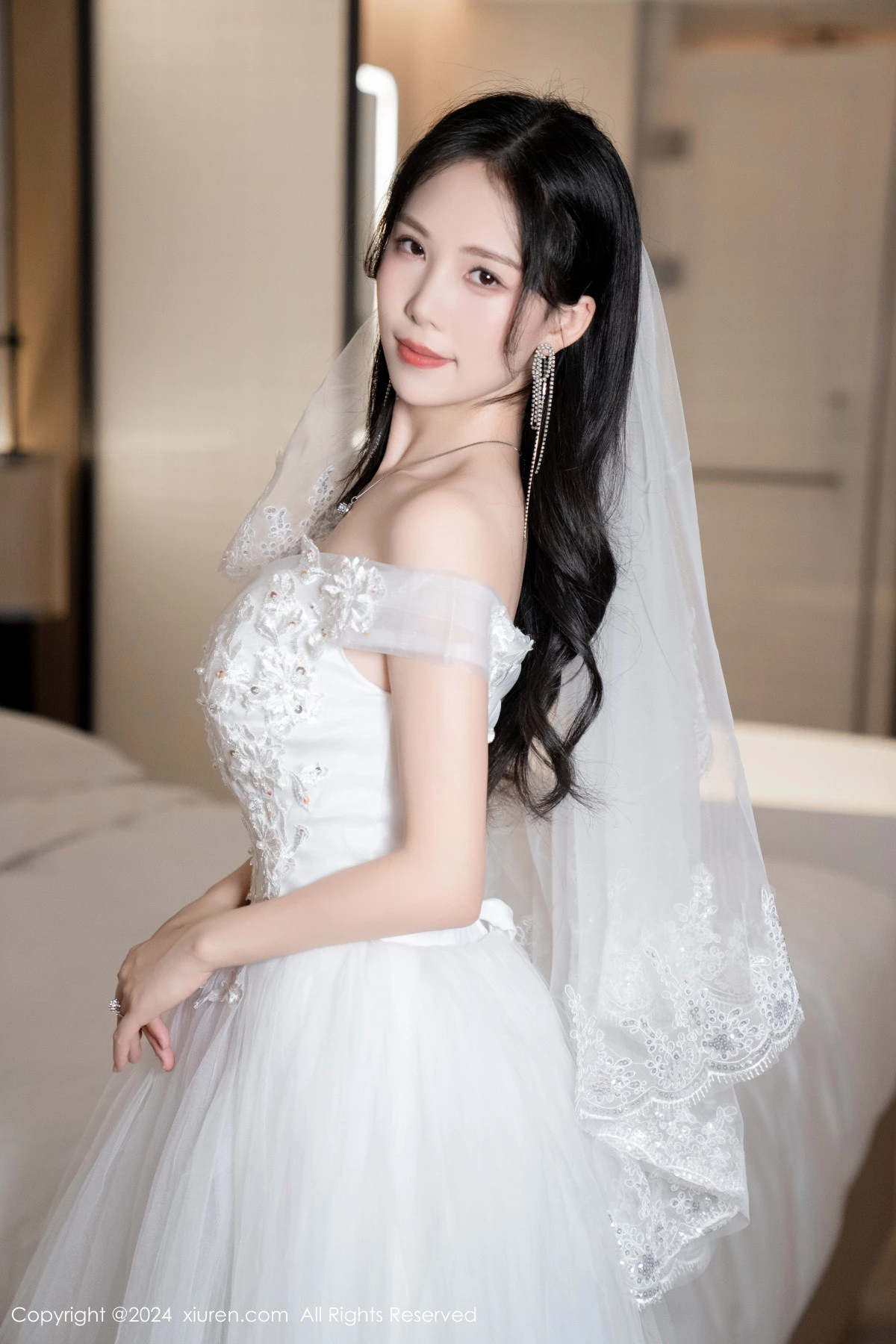 秀人集.com_[XiuRen秀人网]No.8998_模特利世浴室场景性感白色婚纱配超薄肉丝秀完美身材诱惑写真100P