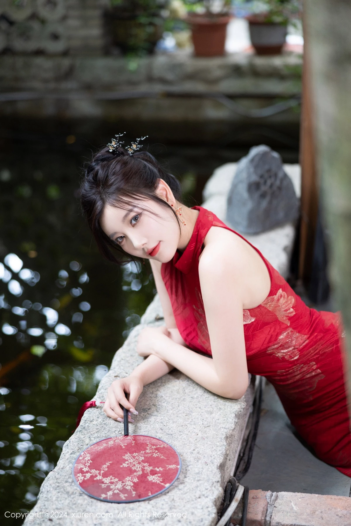 秀人集.com_[XiuRen秀人网]No.8996_女神杨晨晨Yome性感红色长旗袍配黑丝吊袜秀丰腴身材诱惑写真81P