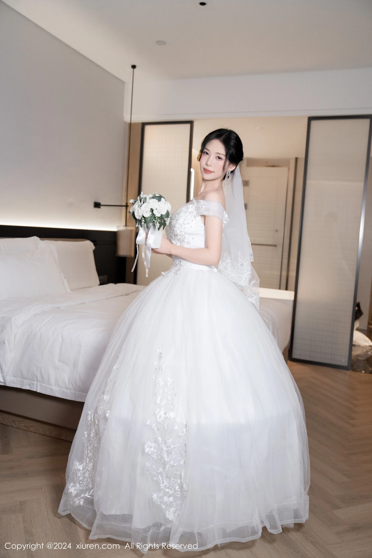 秀人集.com_[XiuRen秀人网]No.8998_模特利世浴室场景性感白色婚纱配超薄肉丝秀完美身材诱惑写真100P