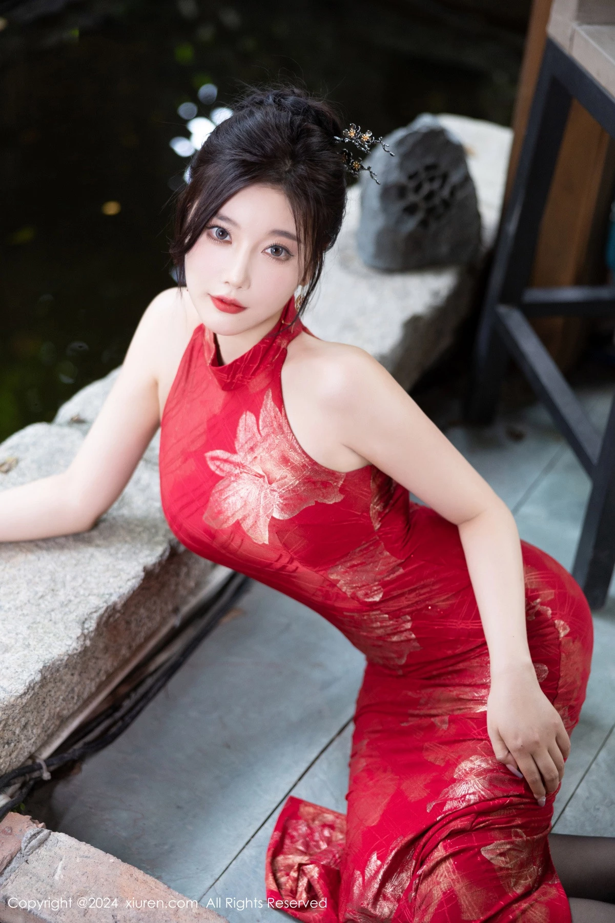 秀人集.com_[XiuRen秀人网]No.8996_女神杨晨晨Yome性感红色长旗袍配黑丝吊袜秀丰腴身材诱惑写真81P