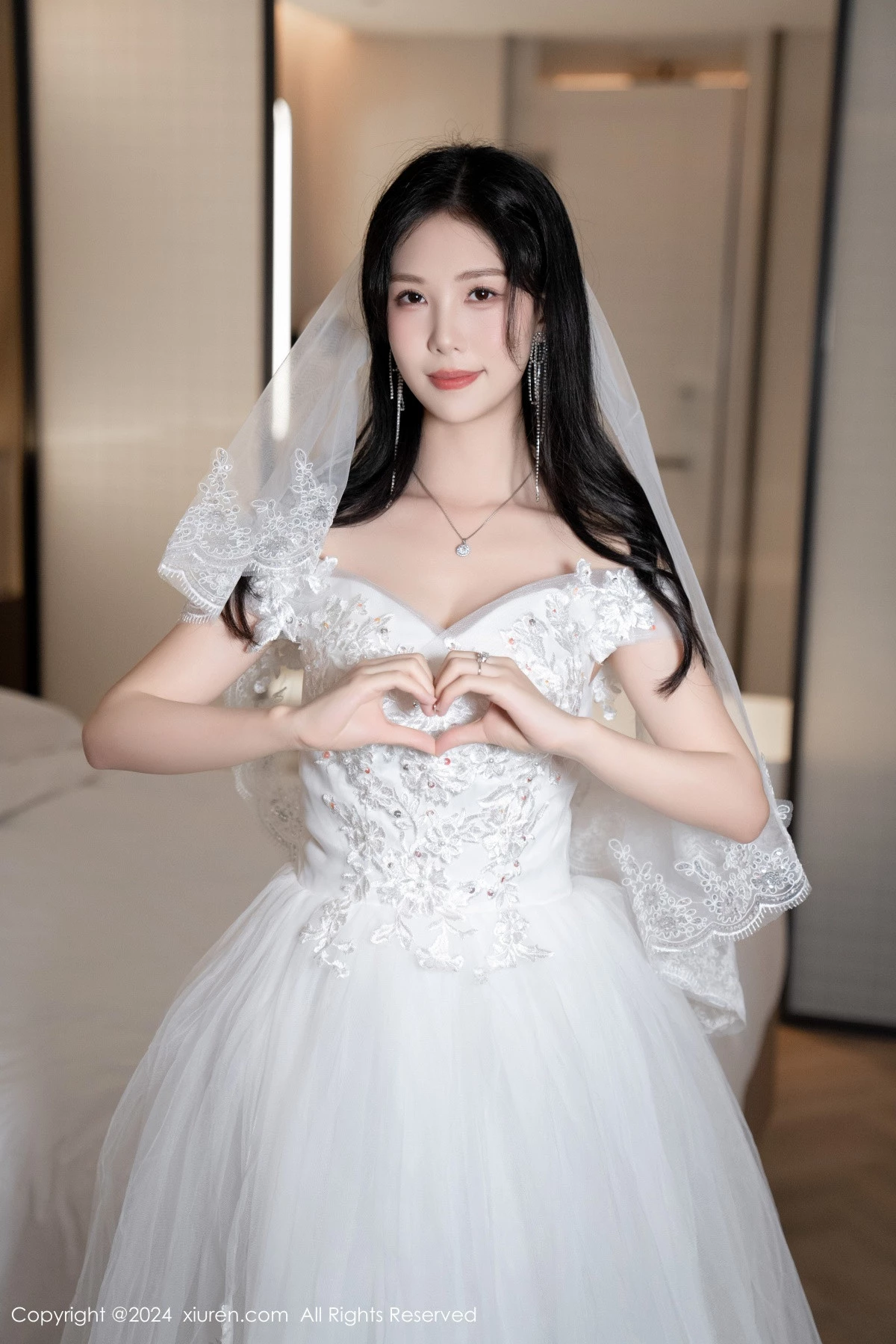 秀人集.com_[XiuRen秀人网]No.8998_模特利世浴室场景性感白色婚纱配超薄肉丝秀完美身材诱惑写真100P