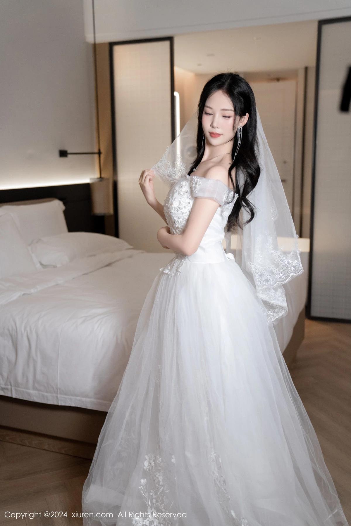 秀人集.com_[XiuRen秀人网]No.8998_模特利世浴室场景性感白色婚纱配超薄肉丝秀完美身材诱惑写真100P