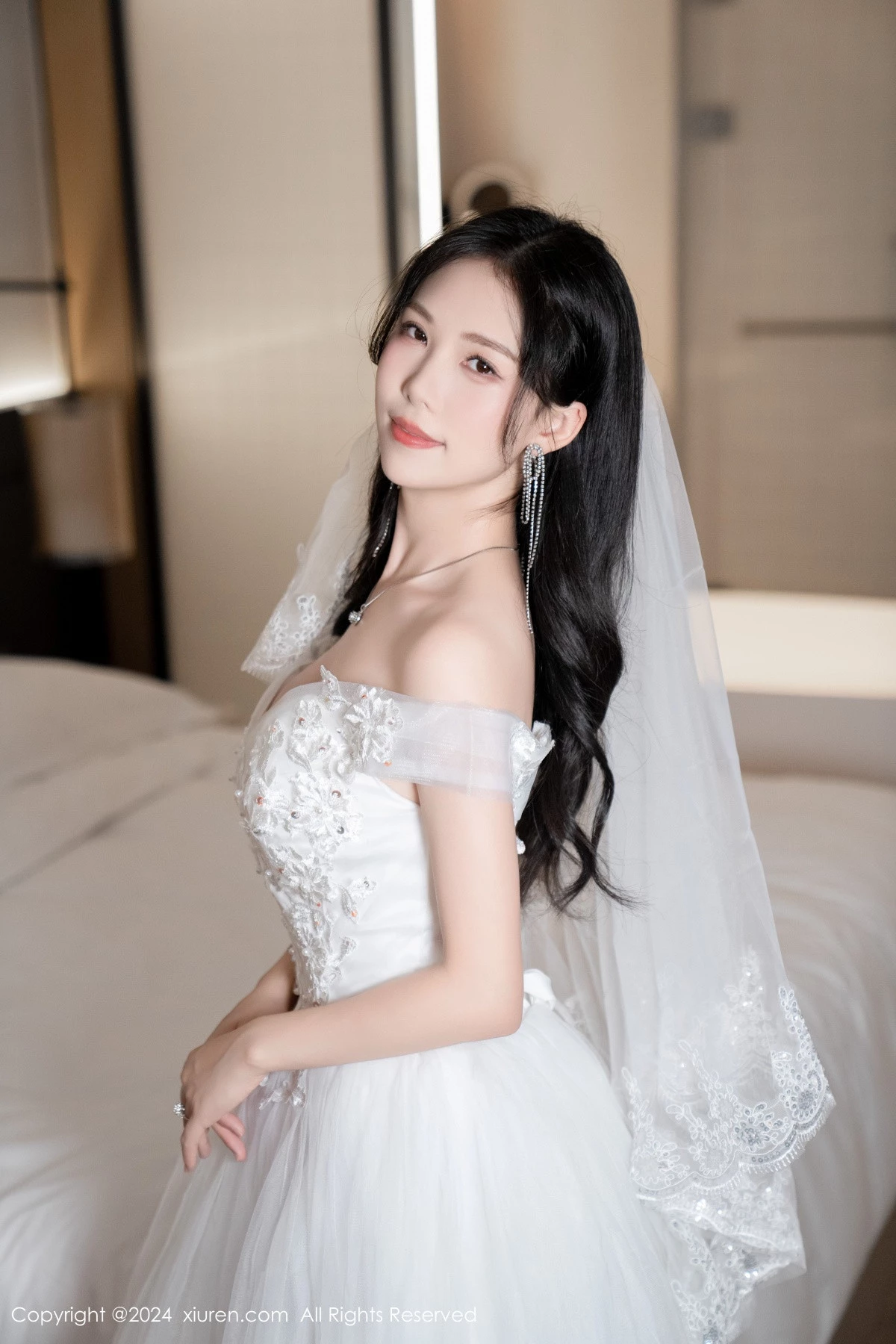 秀人集.com_[XiuRen秀人网]No.8998_模特利世浴室场景性感白色婚纱配超薄肉丝秀完美身材诱惑写真100P