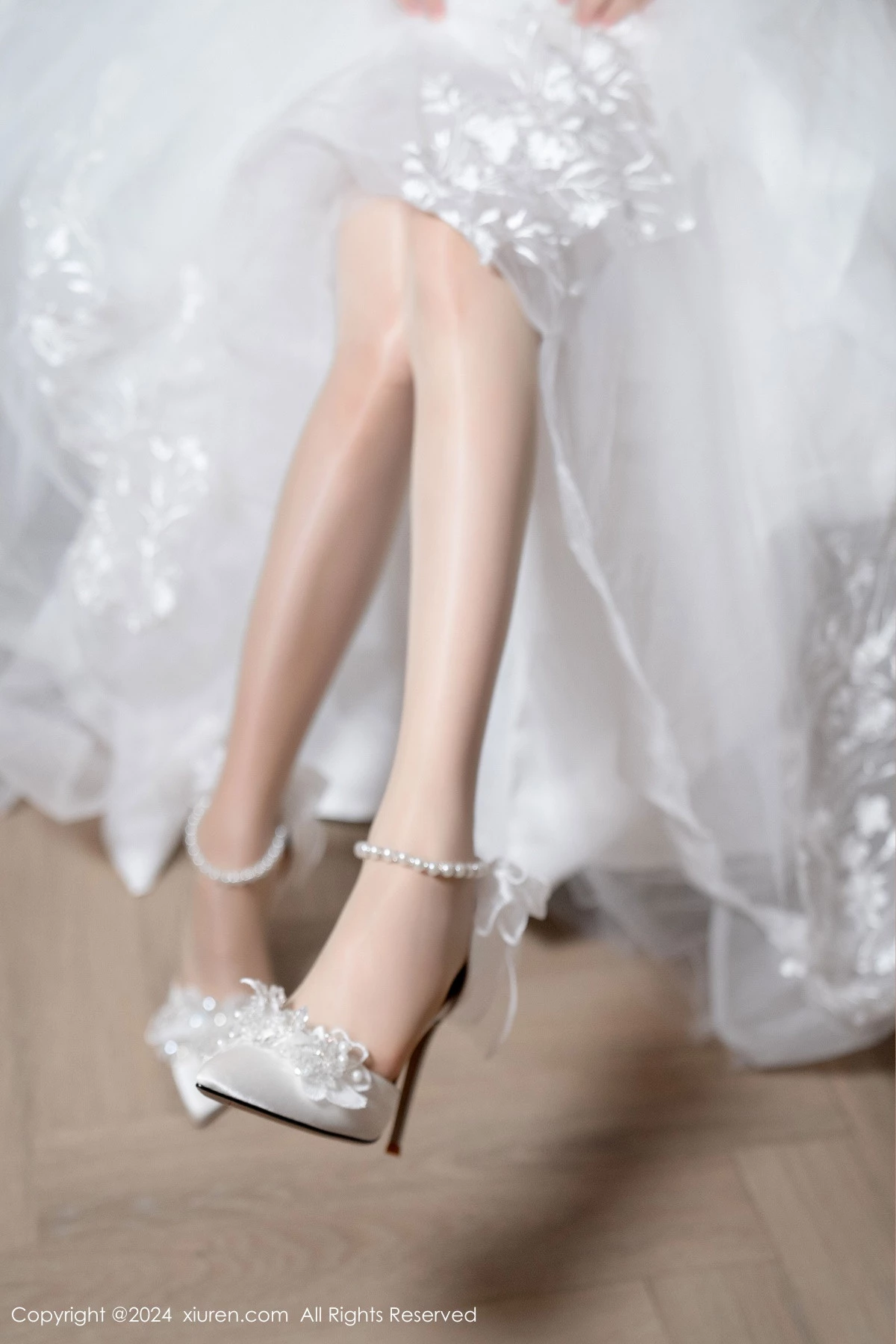 秀人集.com_[XiuRen秀人网]No.8998_模特利世浴室场景性感白色婚纱配超薄肉丝秀完美身材诱惑写真100P