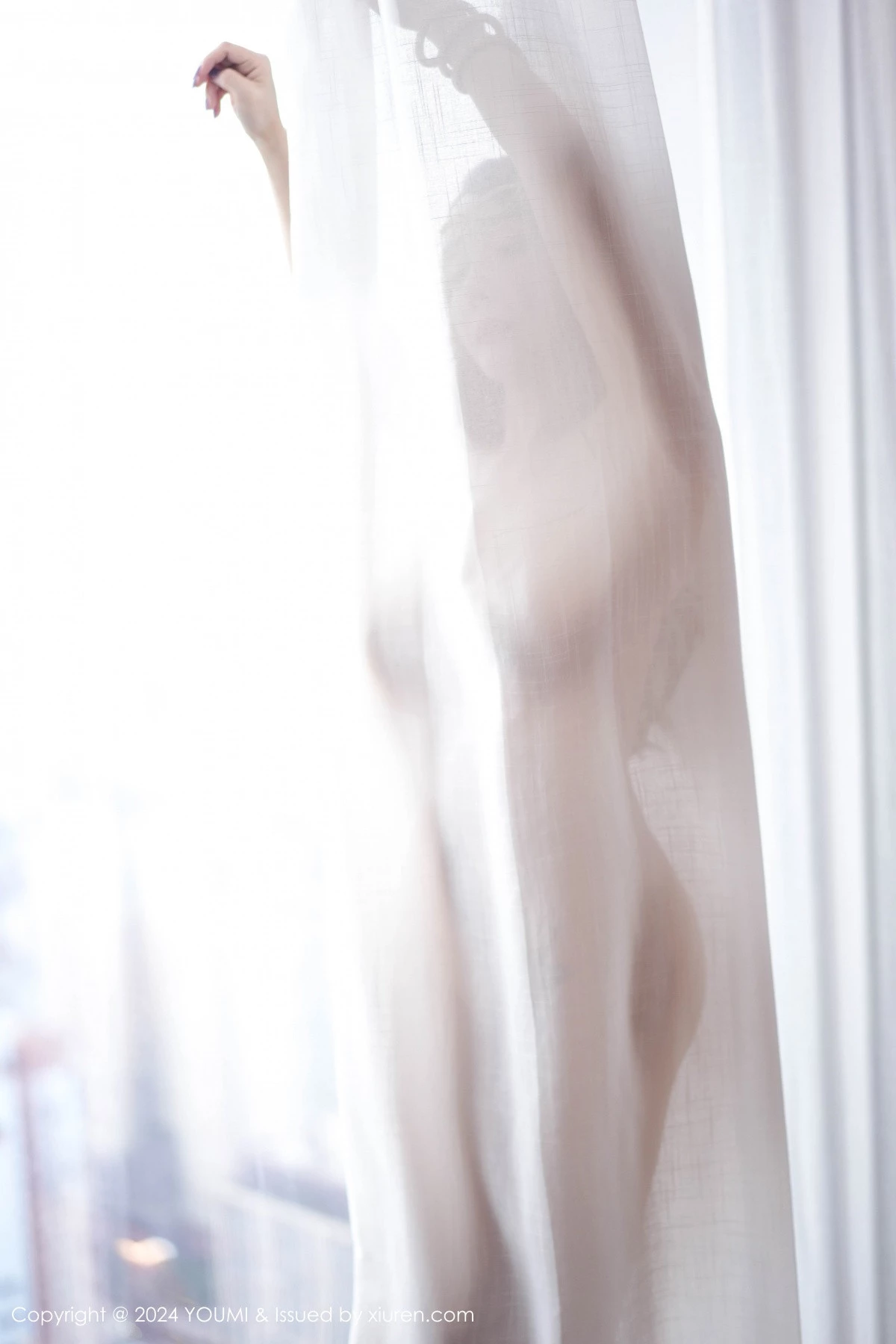 秀人集.com_[YouMi尤蜜荟]Vol.1091_模特允爾私房性感金色镂空连衣裙半脱秀丰满身材惹火诱惑写真69P