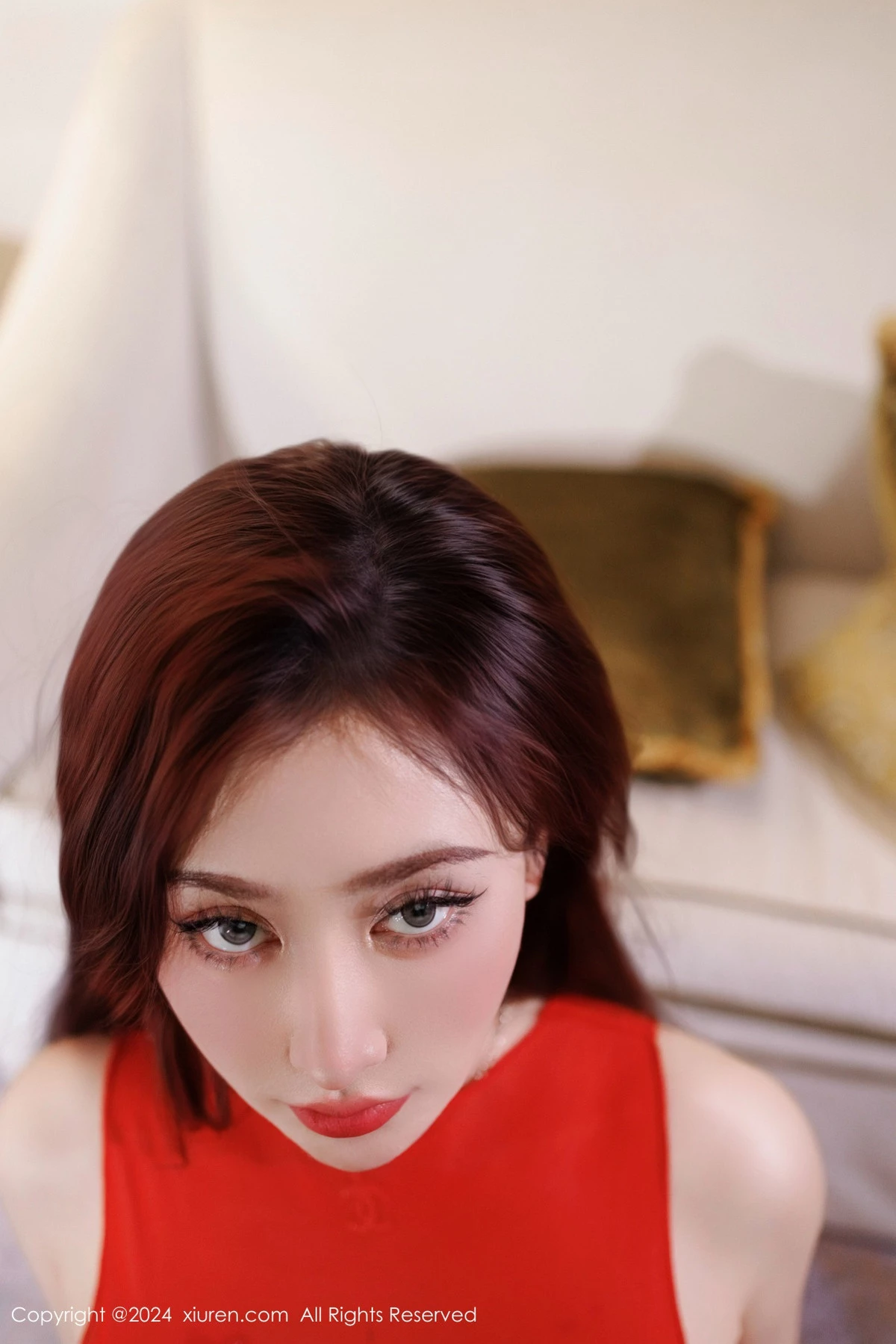 秀人集.com_[XiuRen秀人网]No.9001_模特蕾蕾醒了没性感红色连衣长裙配原色丝袜秀丰满身材诱惑写真69P