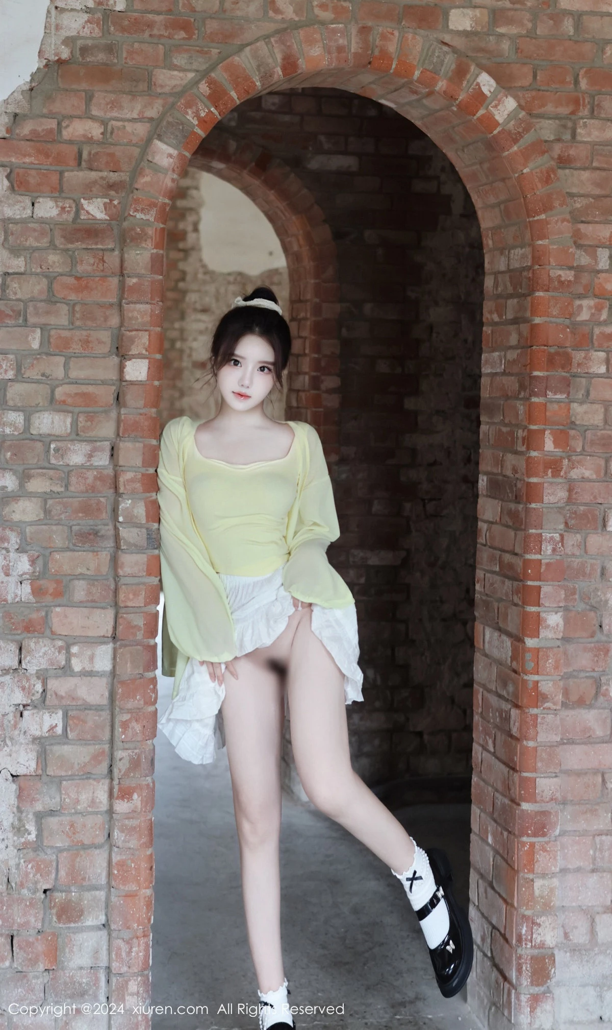 秀人集.com_[XiuRen秀人网]No.9024_模特小薯条nienie性感黄色上衣配白色短裙秀曼妙身姿迷人写真89P