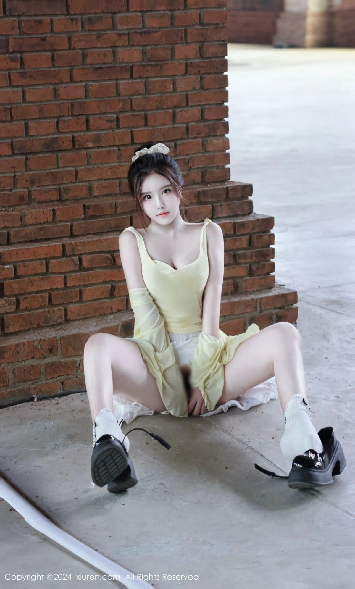 秀人集.com_[XiuRen秀人网]No.9024_模特小薯条nienie性感黄色上衣配白色短裙秀曼妙身姿迷人写真89P