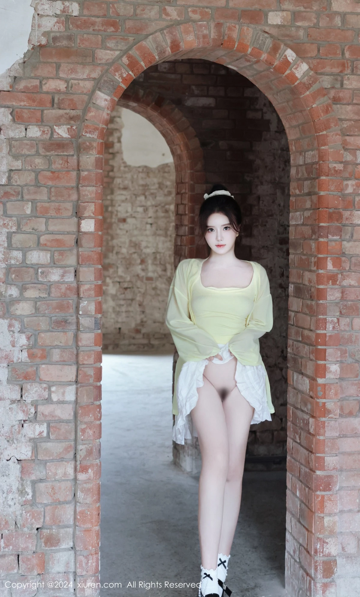 秀人集.com_[XiuRen秀人网]No.9024_模特小薯条nienie性感黄色上衣配白色短裙秀曼妙身姿迷人写真89P