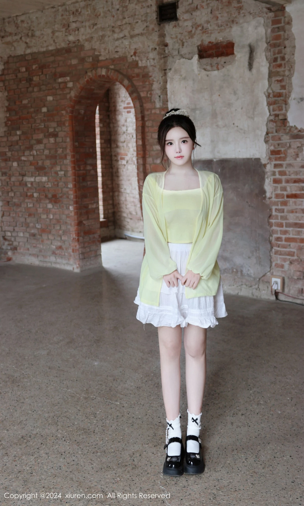 秀人集.com_[XiuRen秀人网]No.9024_模特小薯条nienie性感黄色上衣配白色短裙秀曼妙身姿迷人写真89P