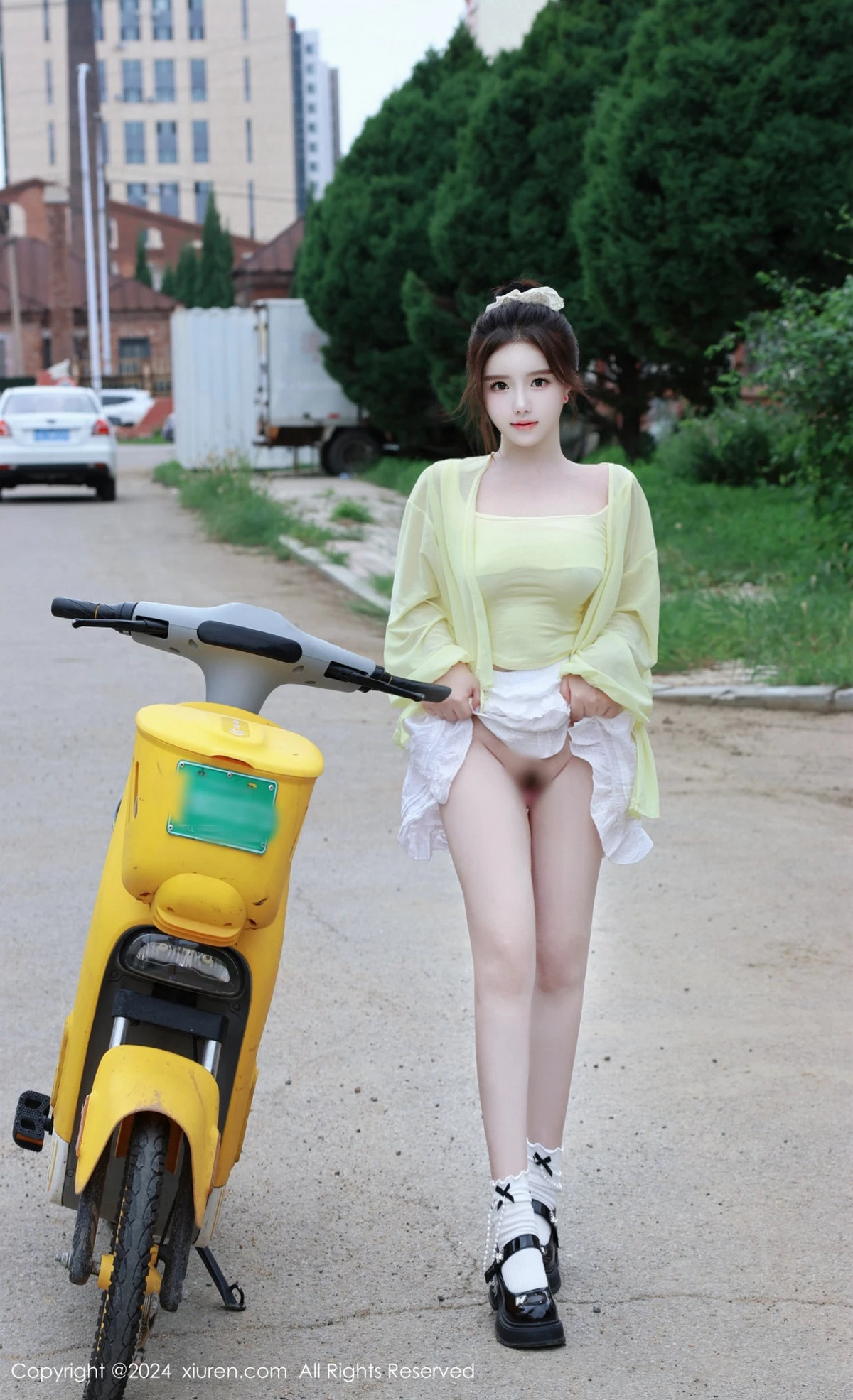 秀人集.com_[XiuRen秀人网]No.9024_模特小薯条nienie性感黄色上衣配白色短裙秀曼妙身姿迷人写真89P