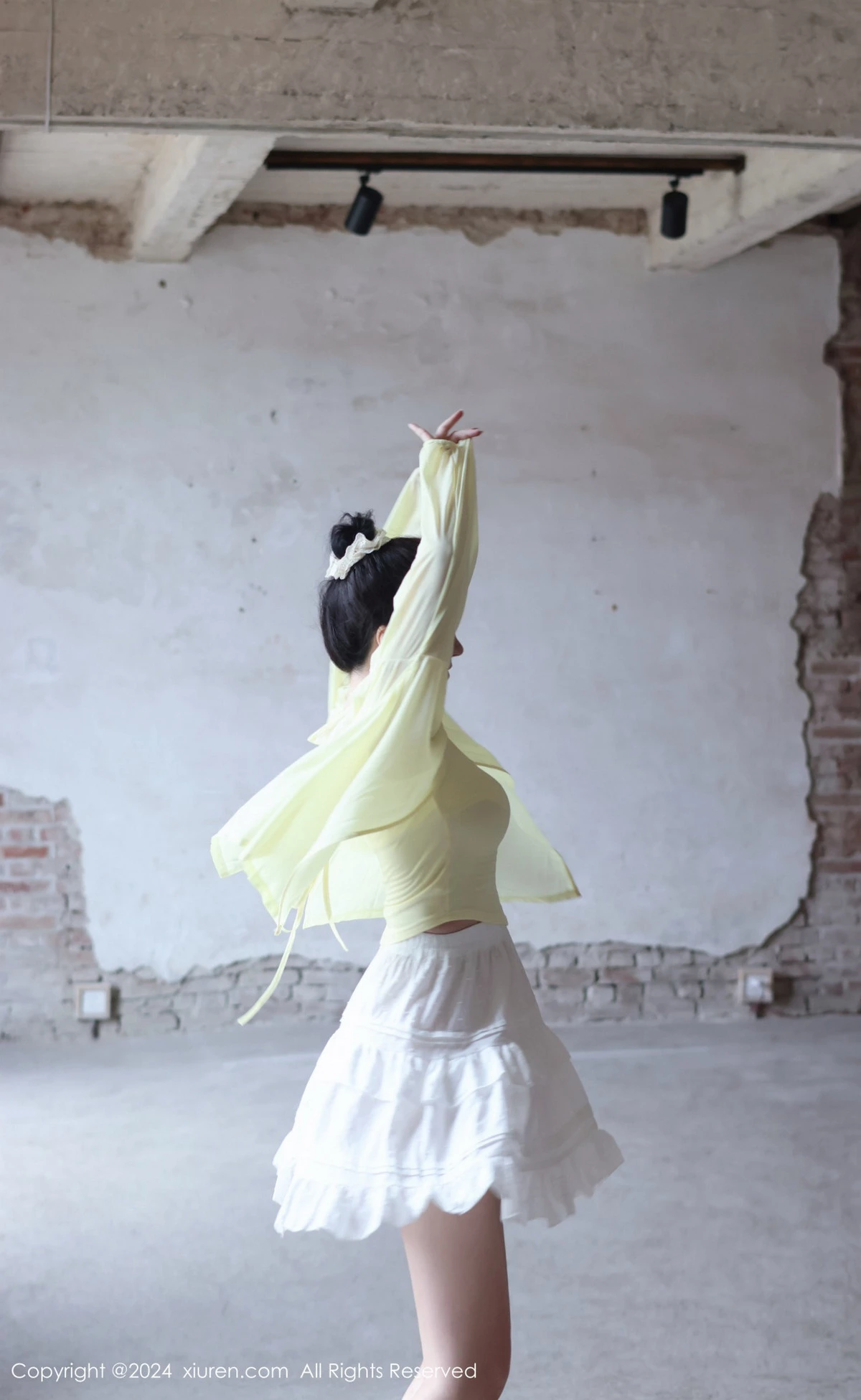 秀人集.com_[XiuRen秀人网]No.9024_模特小薯条nienie性感黄色上衣配白色短裙秀曼妙身姿迷人写真89P