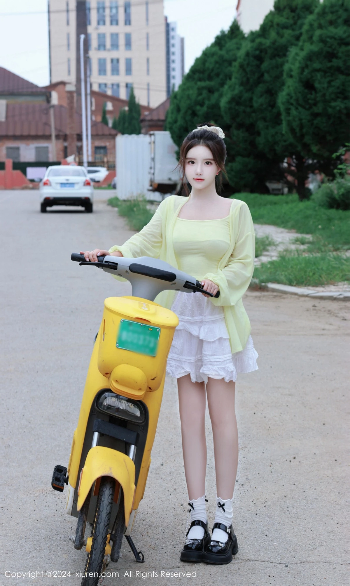 秀人集.com_[XiuRen秀人网]No.9024_模特小薯条nienie性感黄色上衣配白色短裙秀曼妙身姿迷人写真89P