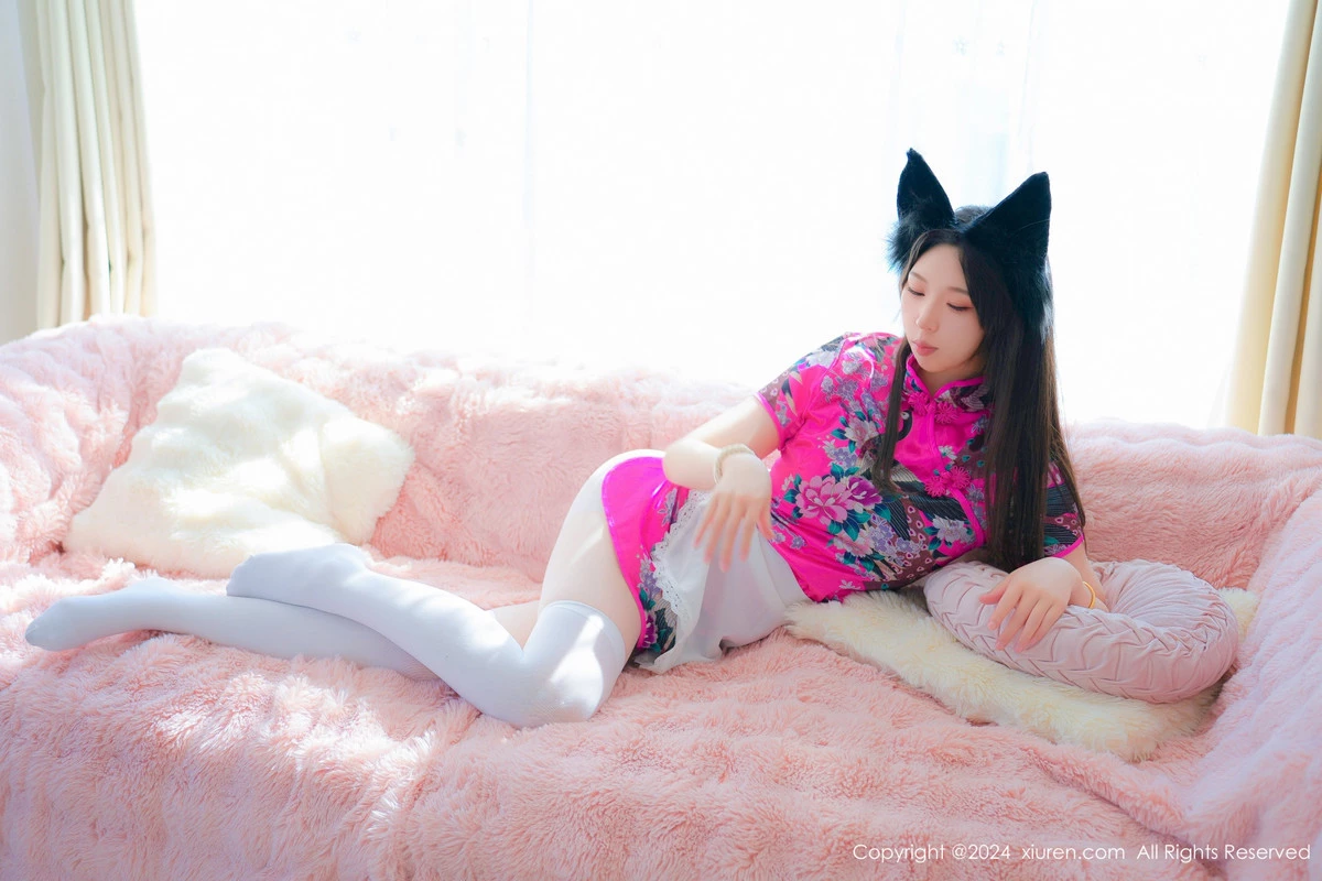 秀人集.com_[XiuRen秀人网]No.8896_模特小波多性感暗红厨娘装扮配白色丝袜秀凹凸身材惹火诱惑写真57P