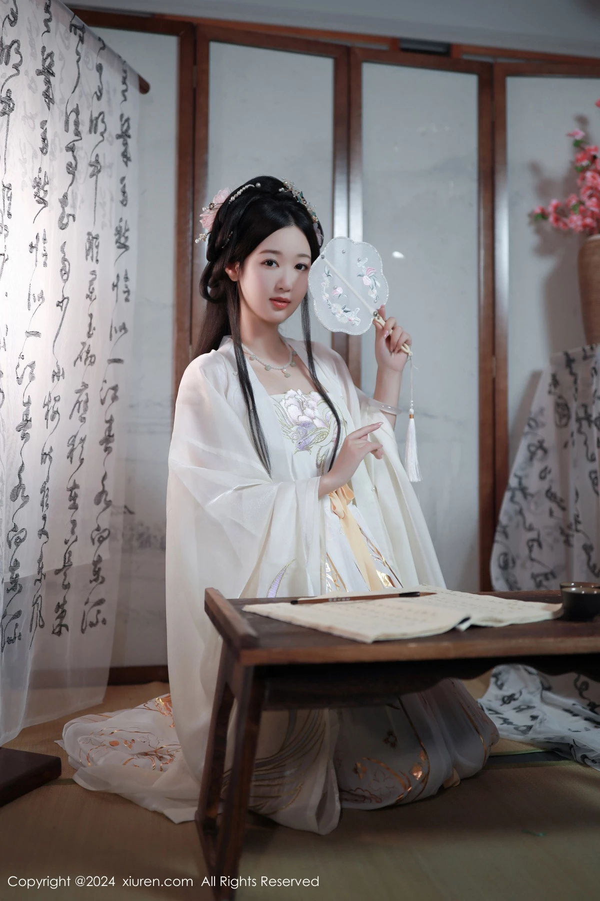 秀人集.com_[XiuRen秀人网]No.8898_模特唐安琪性感浅色古装服饰配超薄无内肉丝秀曼妙身姿诱惑写真81P