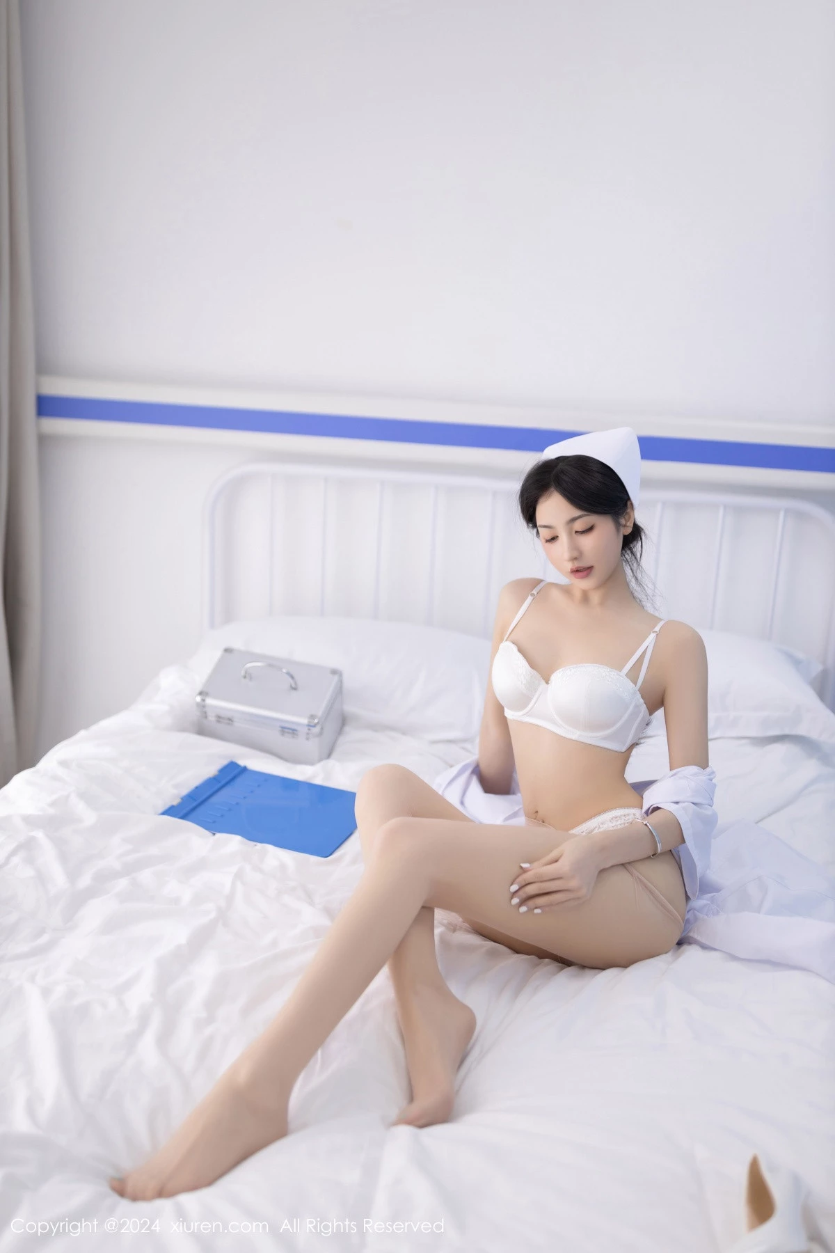 秀人集.com_[XiuRen秀人网]No.8897_模特鱼尾fish性感白色护士服配超薄肉丝秀丰腴身姿撩人诱惑写真80P