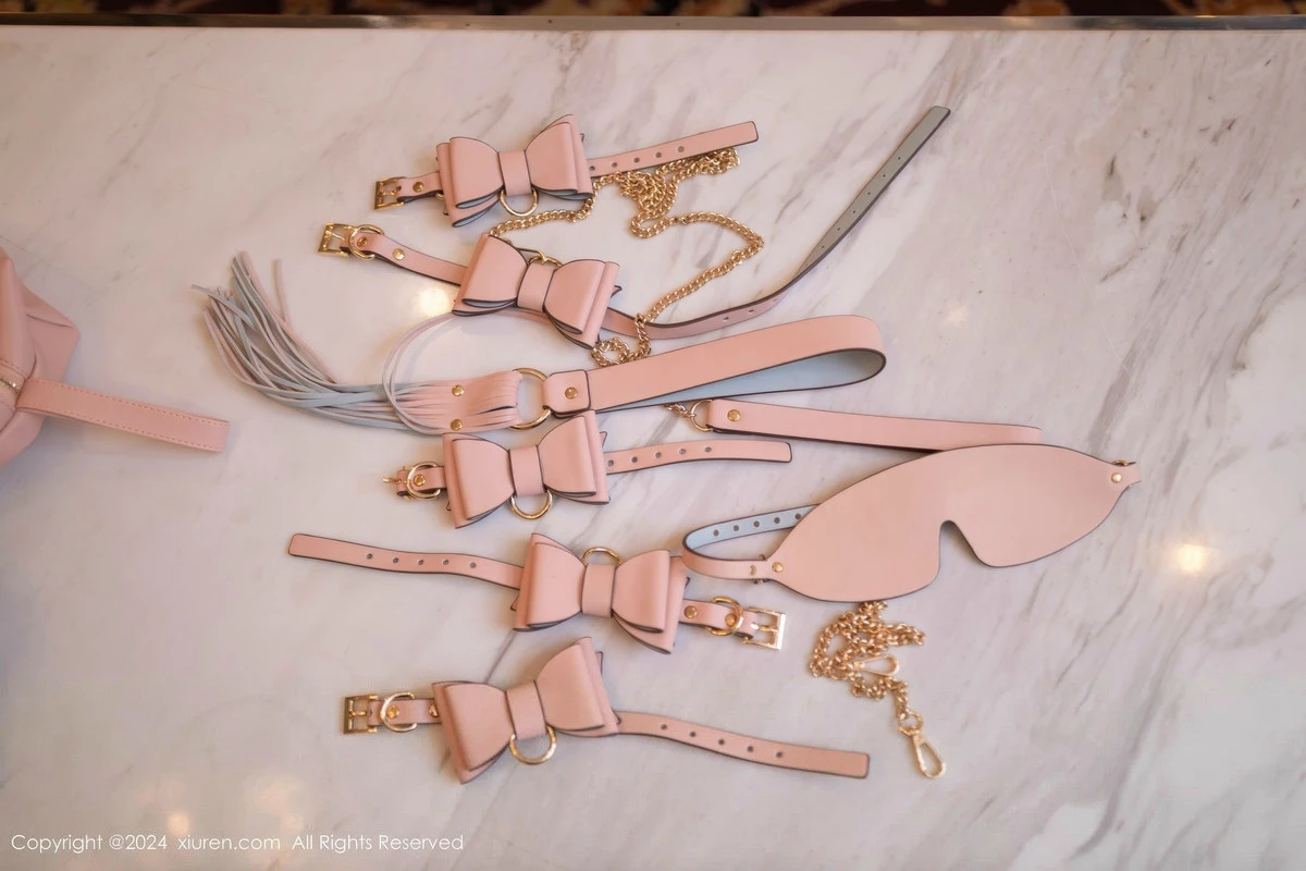 秀人集.com_[XiuRen秀人网]No.8910_模特谭小灵学生制服露白色内衣配开档肉丝秀丰腴身姿诱惑写真80P