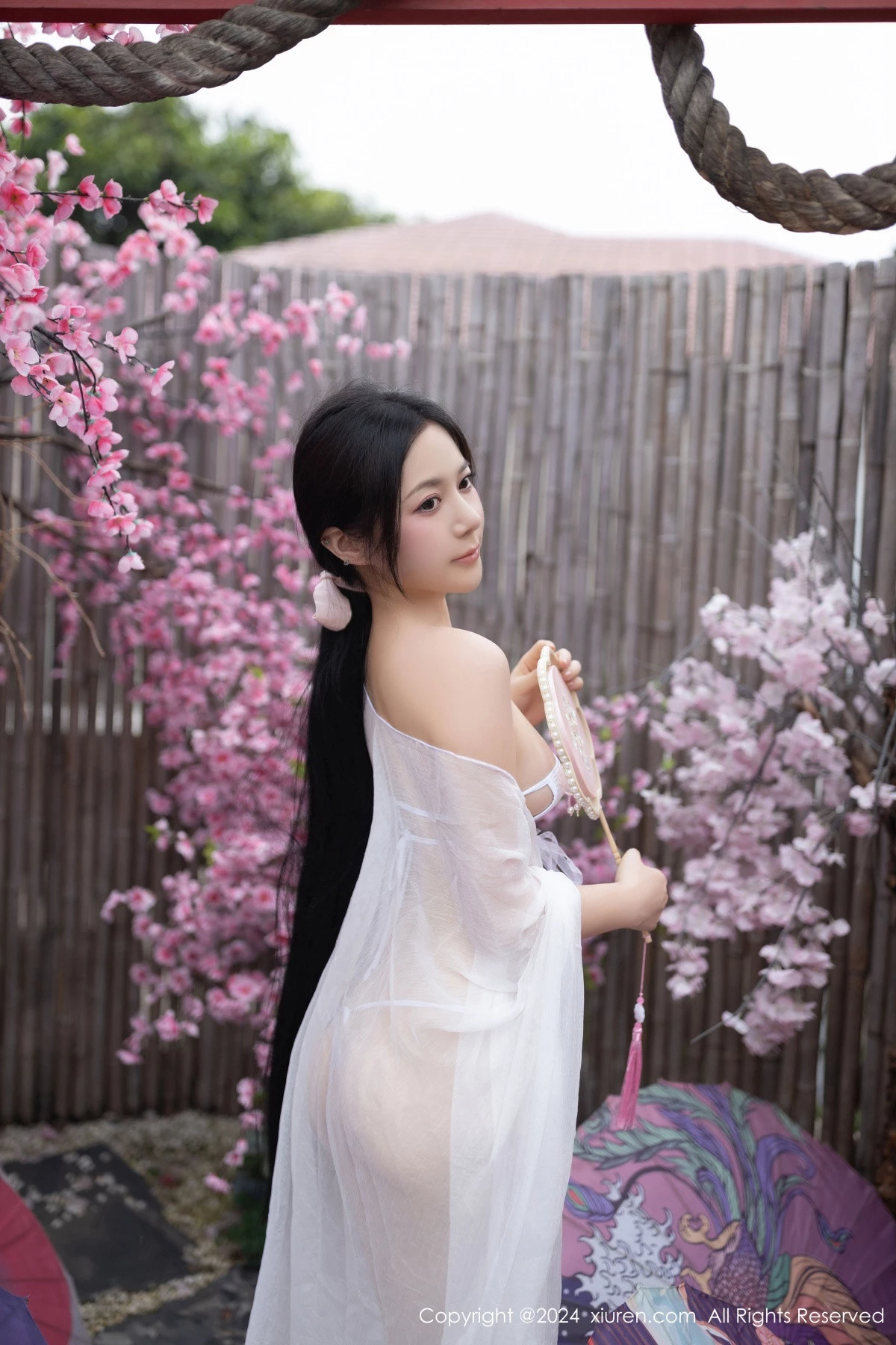 秀人集.com_[XiuRen秀人网]No.8927_模特鱼子酱Fish性感白色轻透连衣裙露白色情趣内衣迷人诱惑写真80P