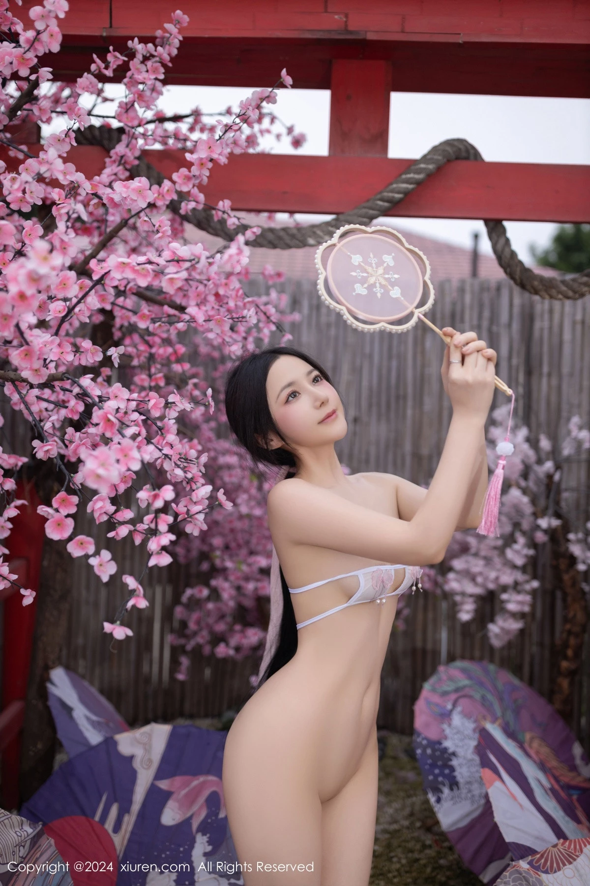 秀人集.com_[XiuRen秀人网]No.8927_模特鱼子酱Fish性感白色轻透连衣裙露白色情趣内衣迷人诱惑写真80P