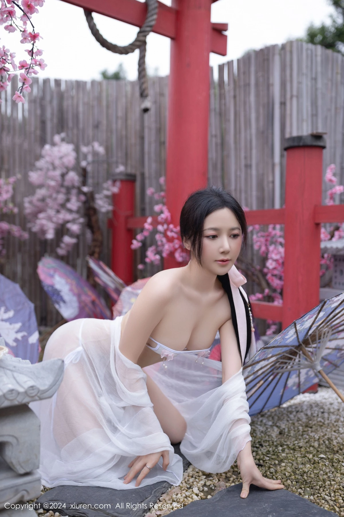 秀人集.com_[XiuRen秀人网]No.8927_模特鱼子酱Fish性感白色轻透连衣裙露白色情趣内衣迷人诱惑写真80P