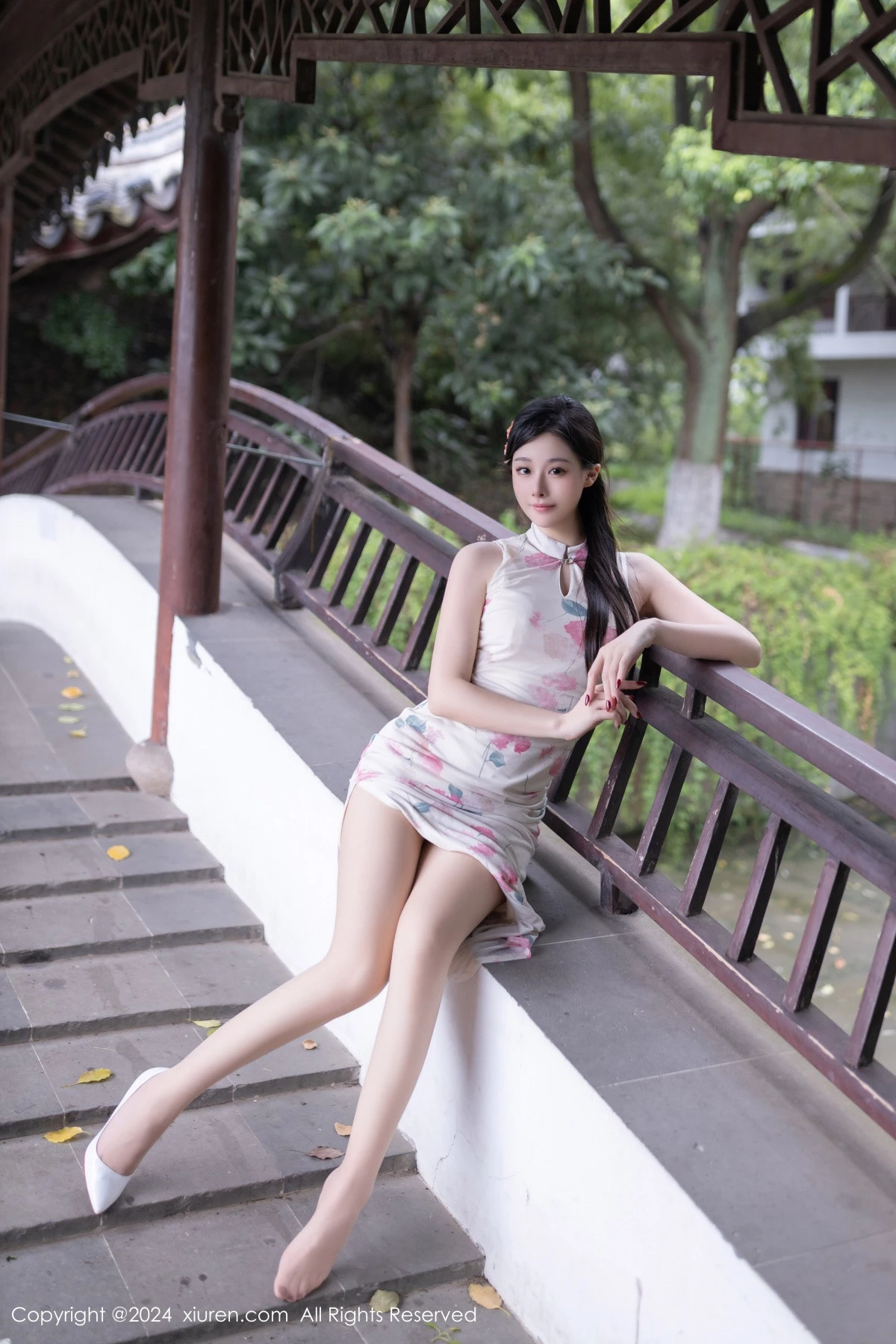 秀人集.com_[XiuRen秀人网]No.9087_模特小逗逗性感粉色图案连衣裙配超薄肉丝秀曼妙身姿诱惑写真79P