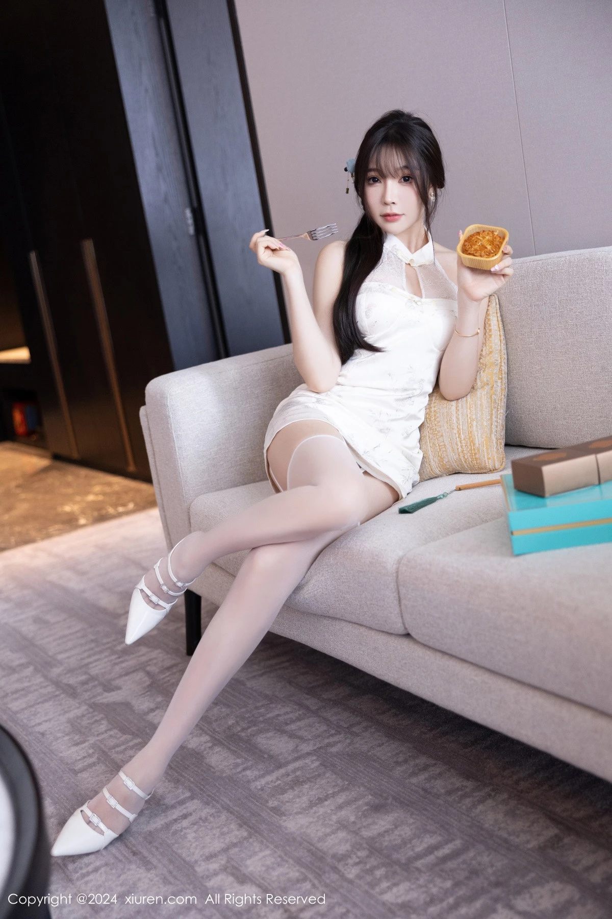 秀人集.com_[XiuRen秀人网]No.9101_女神徐莉芝Booty白色连衣裙露白色蕾丝内衣配白丝吊袜诱惑写真90P