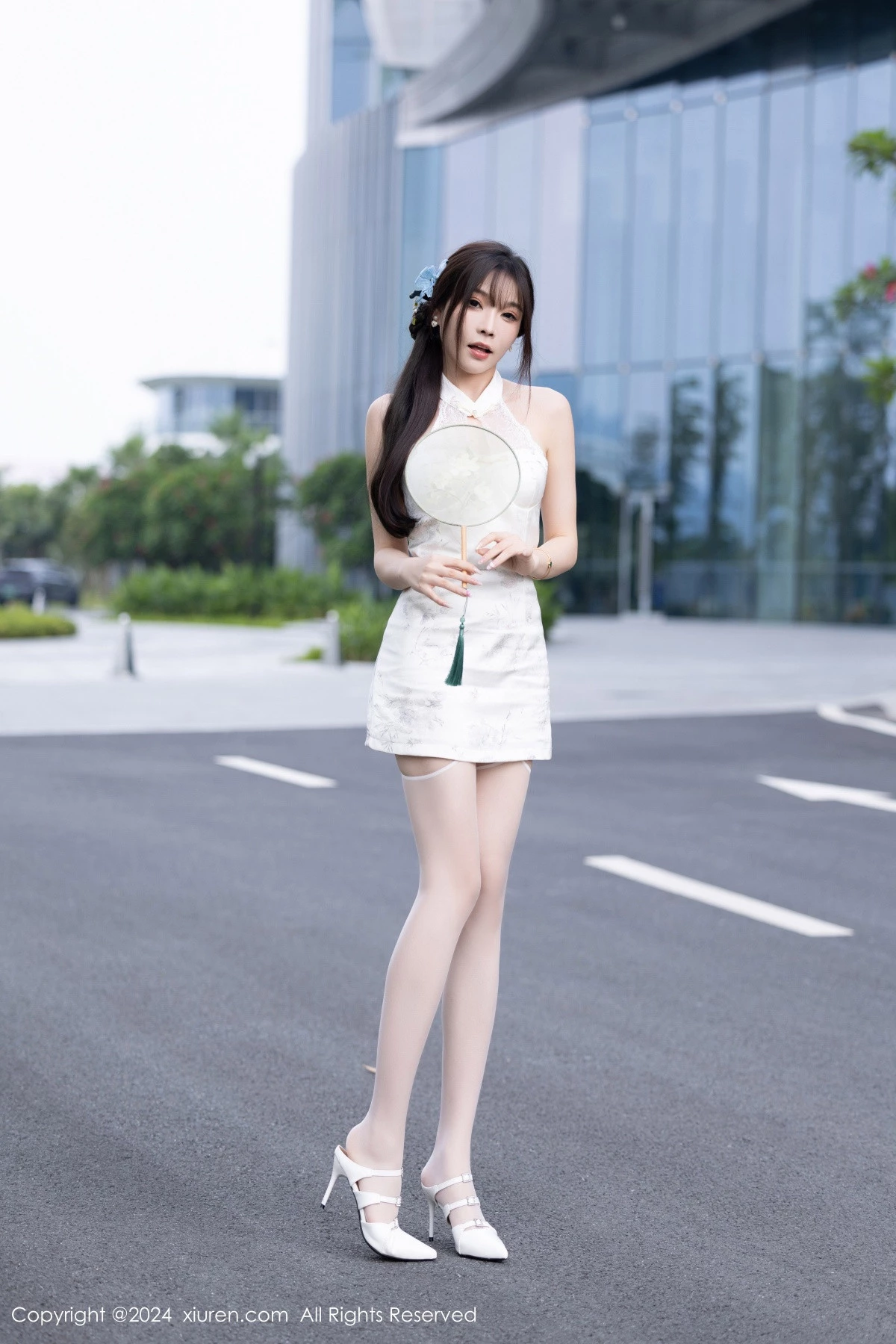 秀人集.com_[XiuRen秀人网]No.9101_女神徐莉芝Booty白色连衣裙露白色蕾丝内衣配白丝吊袜诱惑写真90P