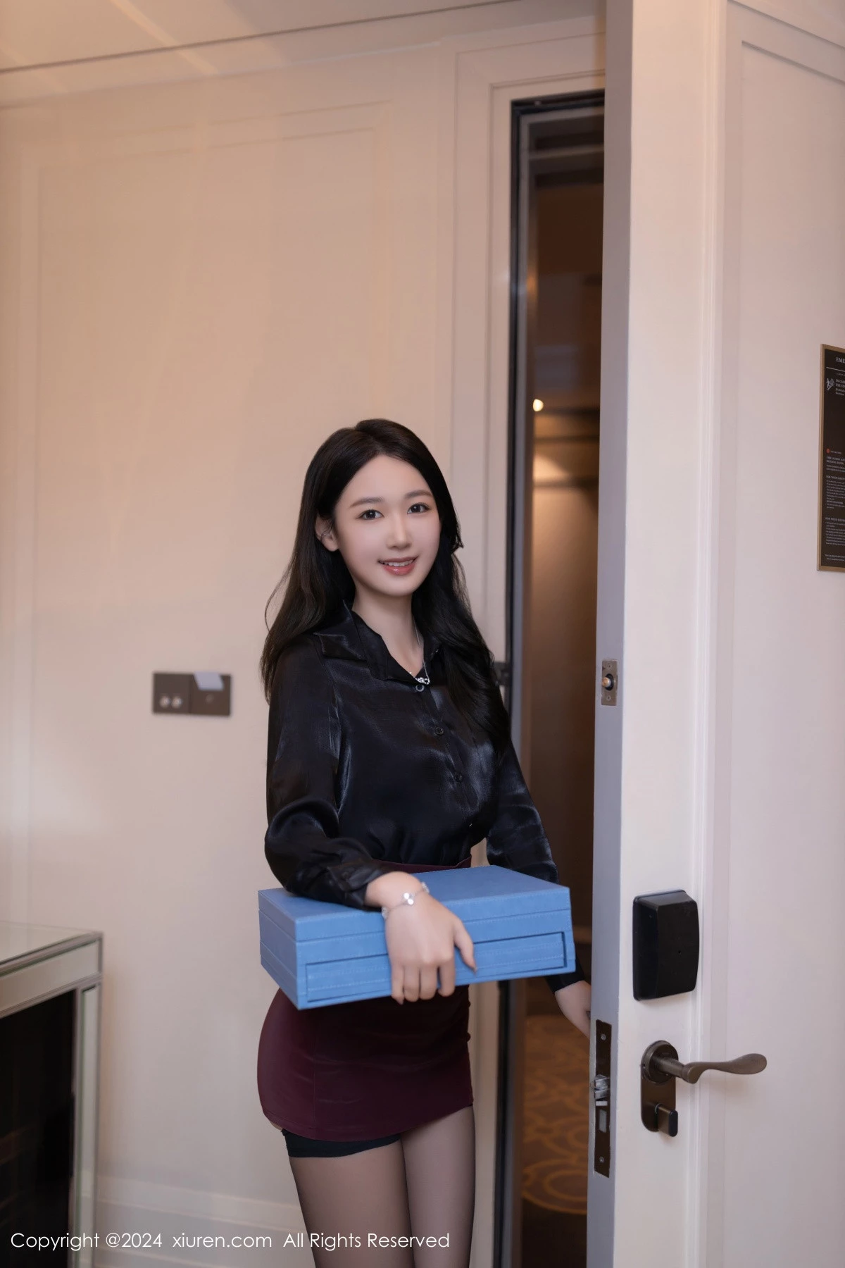 秀人集.com_[XiuRen秀人网]No.9102_模特唐安琪送礼主题性感黑色OL服饰配黑丝袜秀曼妙身姿诱惑写真88P