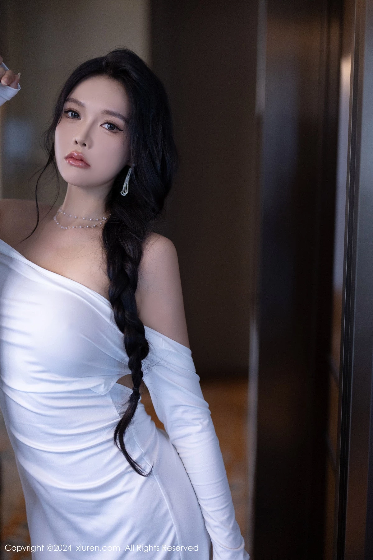 秀人集.com_[XiuRen秀人网]No.9115_模特娜比性感白色连衣裙+黑色蕾丝情趣内衣秀凹凸身材诱惑写真81P