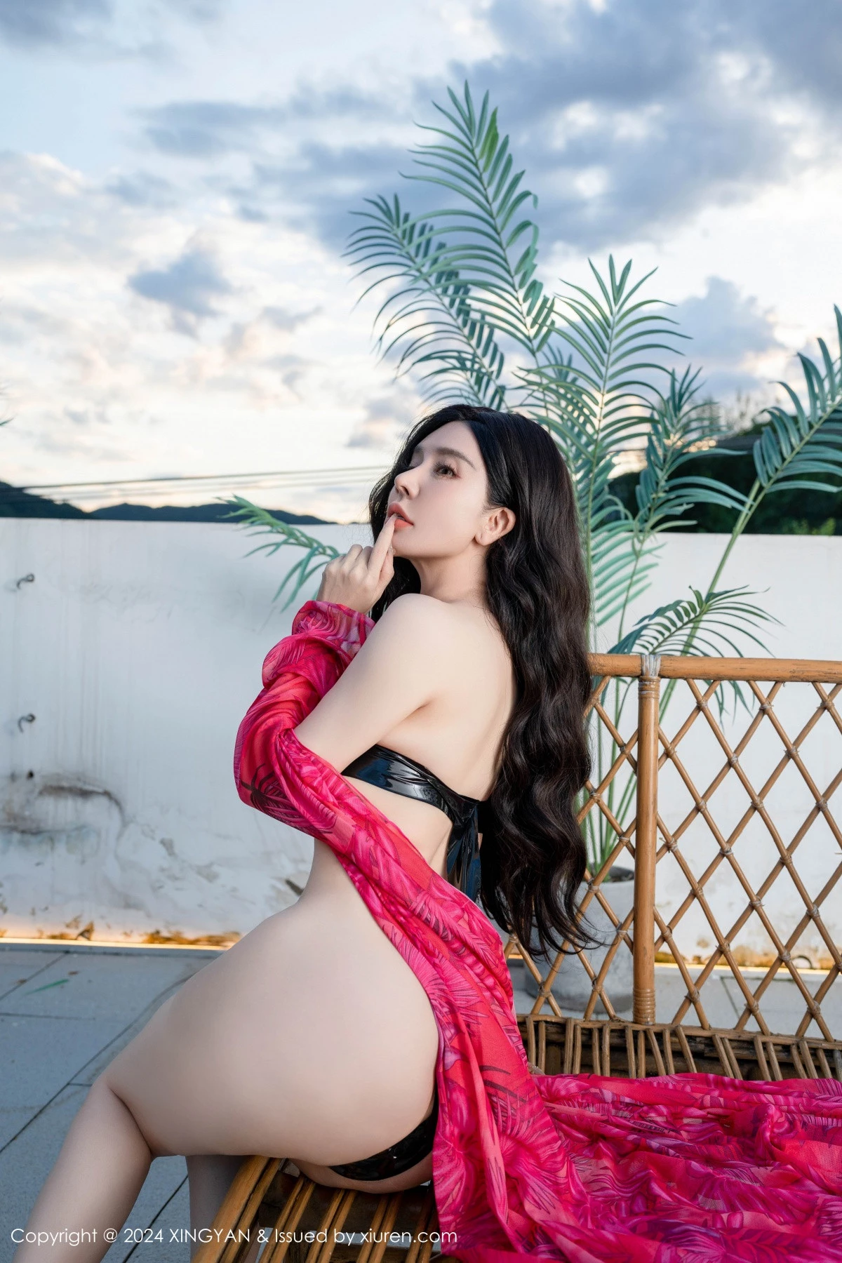 秀人集.com_[XINGYAN星颜社]VOL.267_模特潘思沁性感红色连衣裙露黑色情趣内衣秀巨乳肥臀诱惑写真82P