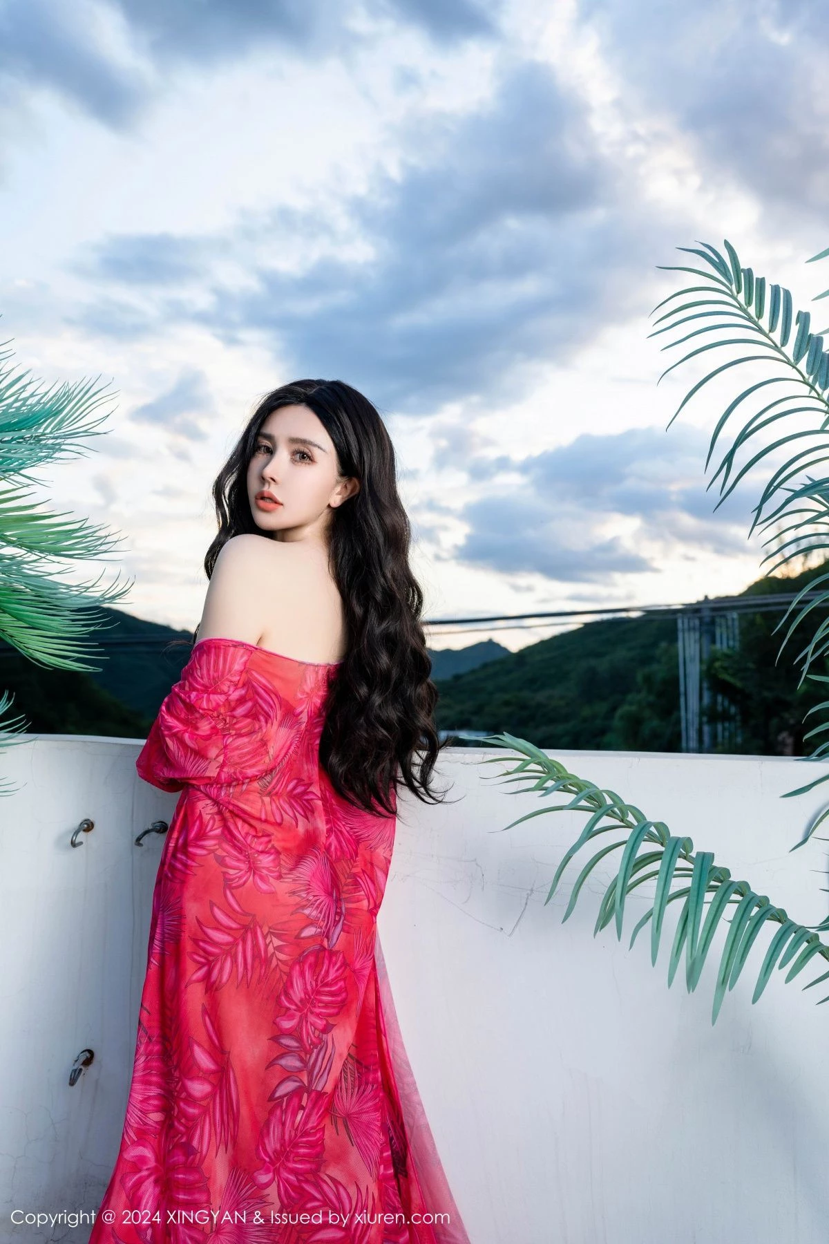 秀人集.com_[XINGYAN星颜社]VOL.267_模特潘思沁性感红色连衣裙露黑色情趣内衣秀巨乳肥臀诱惑写真82P