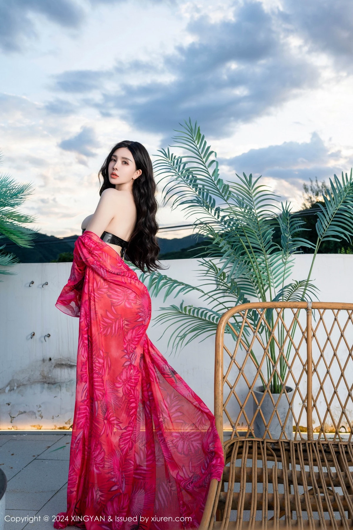 秀人集.com_[XINGYAN星颜社]VOL.267_模特潘思沁性感红色连衣裙露黑色情趣内衣秀巨乳肥臀诱惑写真82P