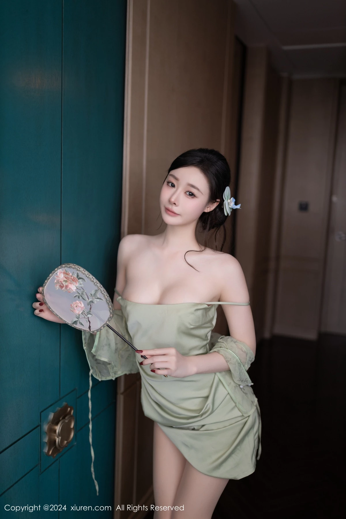 秀人集.com_[XiuRen秀人网]No.9124_模特小逗逗性感浅色古风服饰配超薄无内肉丝秀曼妙身材诱惑写真81P