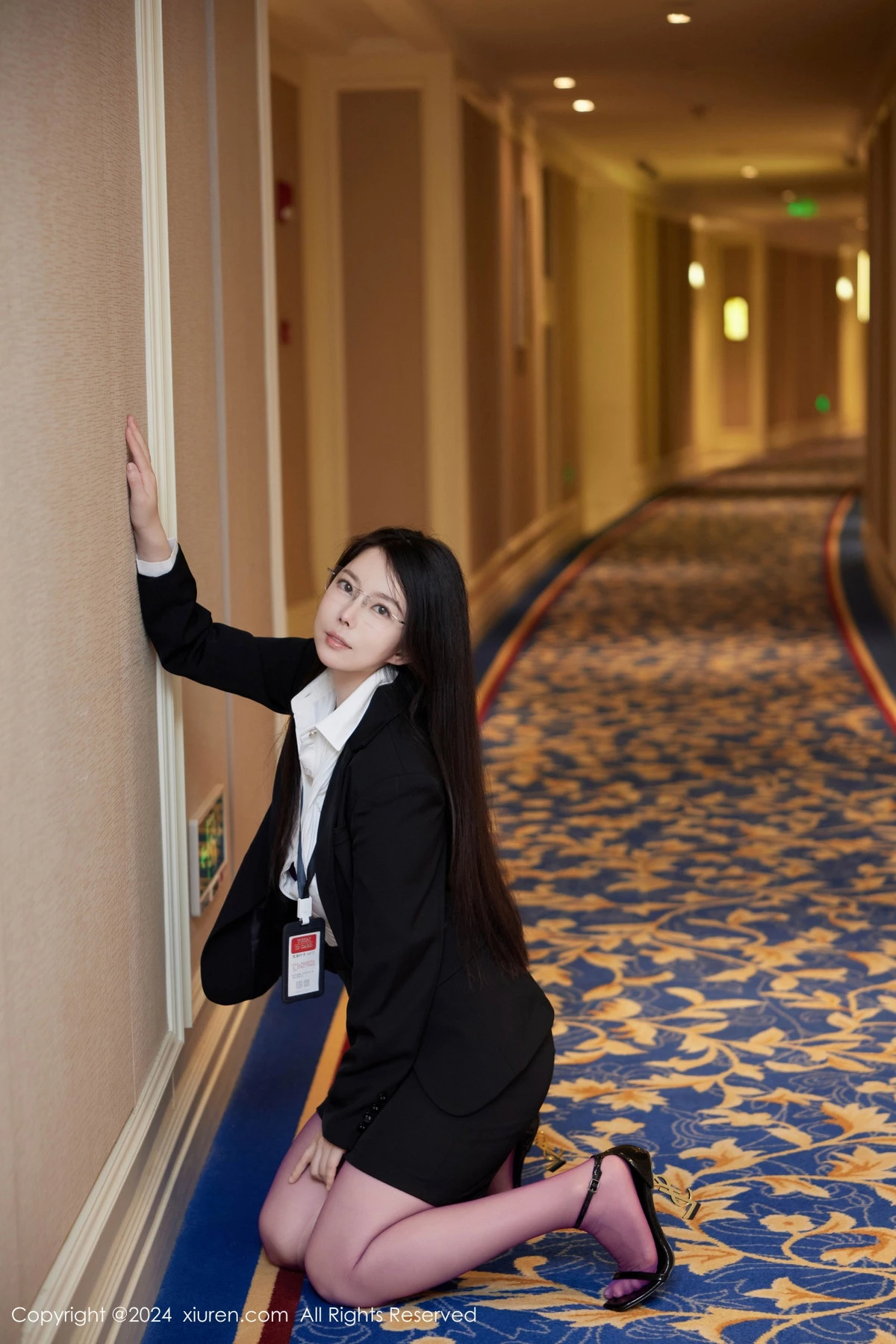 秀人集.com_[XiuRen秀人网]No.9131_模特白茹雪abby性感白T配黑短裙露紫丝吊袜秀丰腴身姿诱惑写真87P