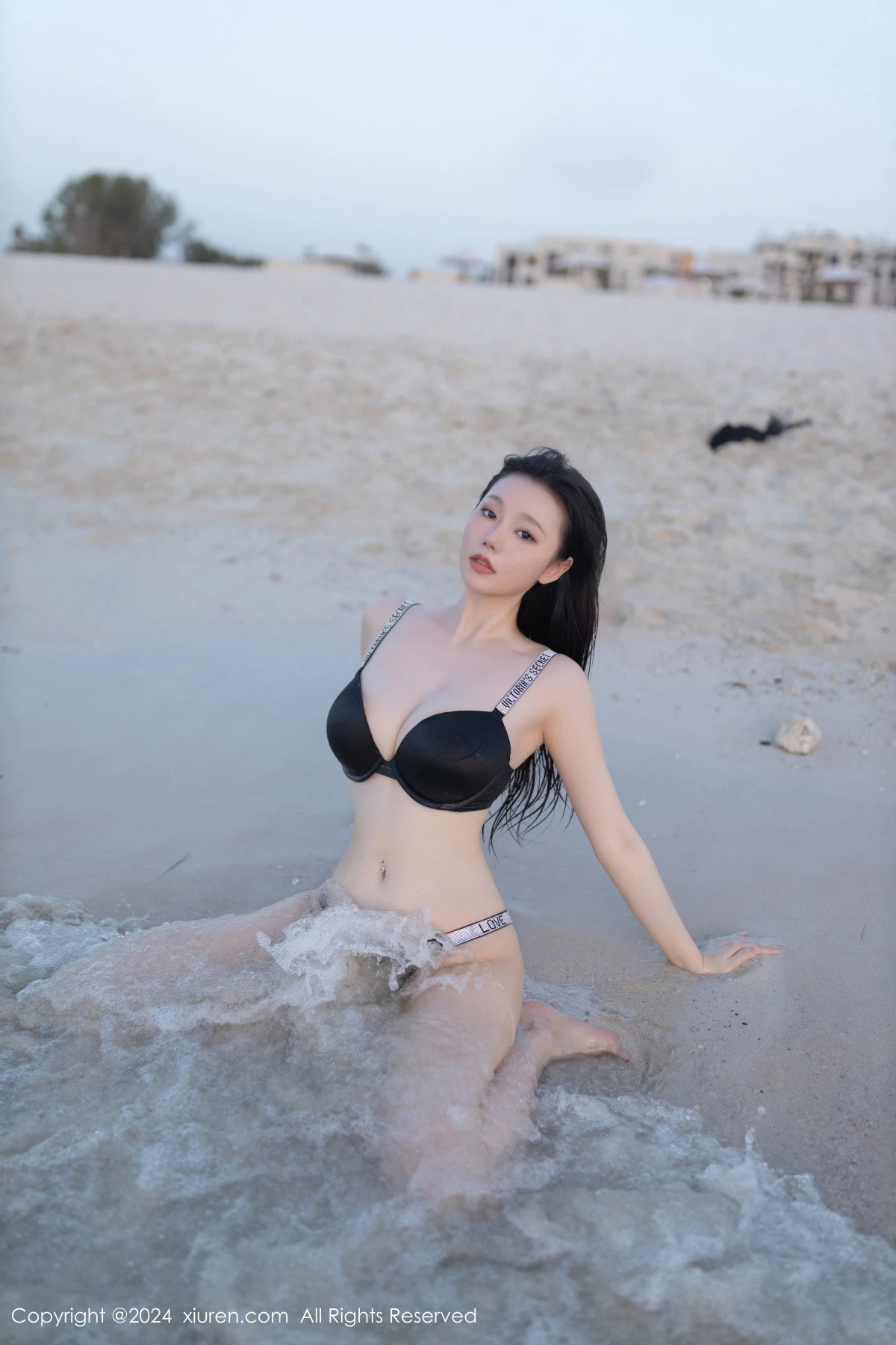 秀人集.com_[XiuRen秀人网]No.9138_模特安然anran海边沙滩场景性感黑色泳装秀柔美身段诱惑写真82P