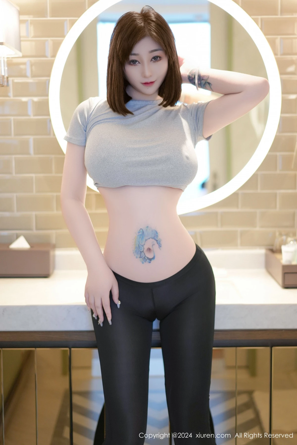 秀人集.com_[XiuRen秀人网]No.9153_女神妲己_Toxic私房性感灰色T恤配黑丝裤袜秀雪峰美臀诱惑写真41P