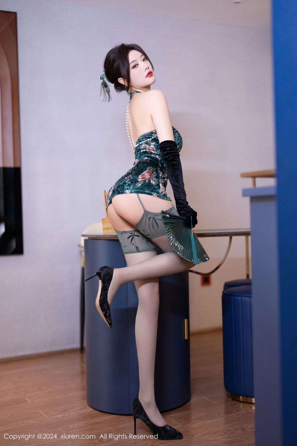 秀人集.com_[XiuRen秀人网]No.9165_女神杨晨晨Yome性感古风旗袍服饰配超薄肉丝秀丰腴身姿诱惑写真83P