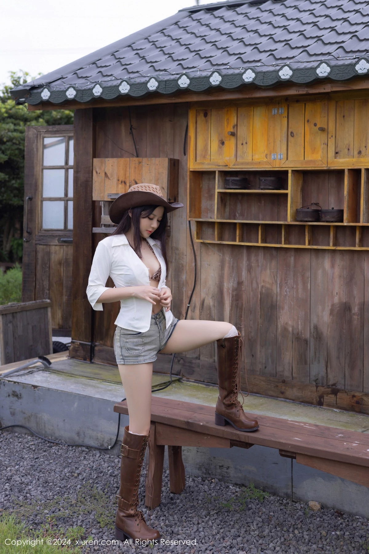 秀人集.com_[XiuRen秀人网]No.9166_模特鱼子酱Fish性感内衣配超短牛仔裤露白丝袜秀完美身材诱惑写真80P