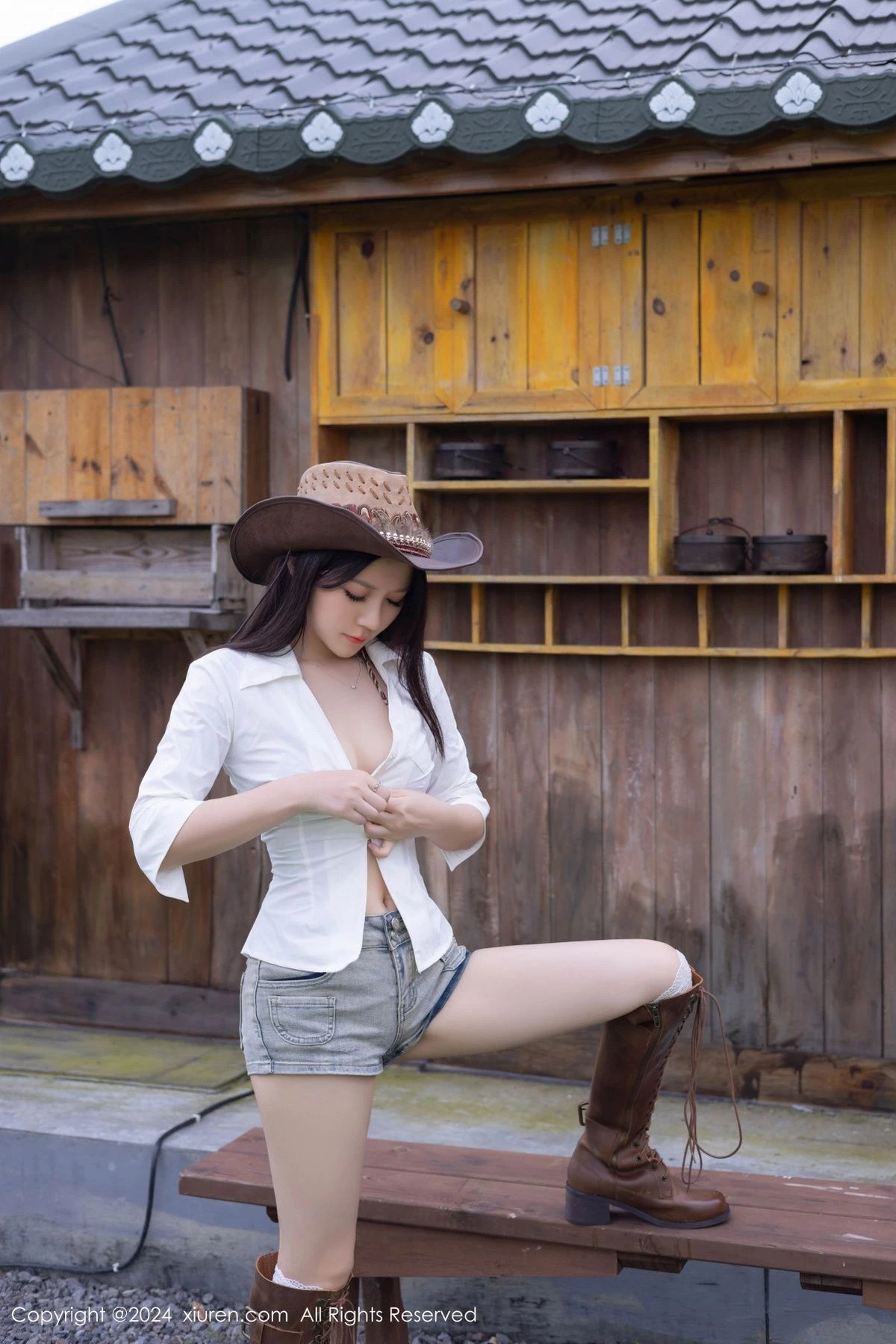 秀人集.com_[XiuRen秀人网]No.9166_模特鱼子酱Fish性感内衣配超短牛仔裤露白丝袜秀完美身材诱惑写真80P