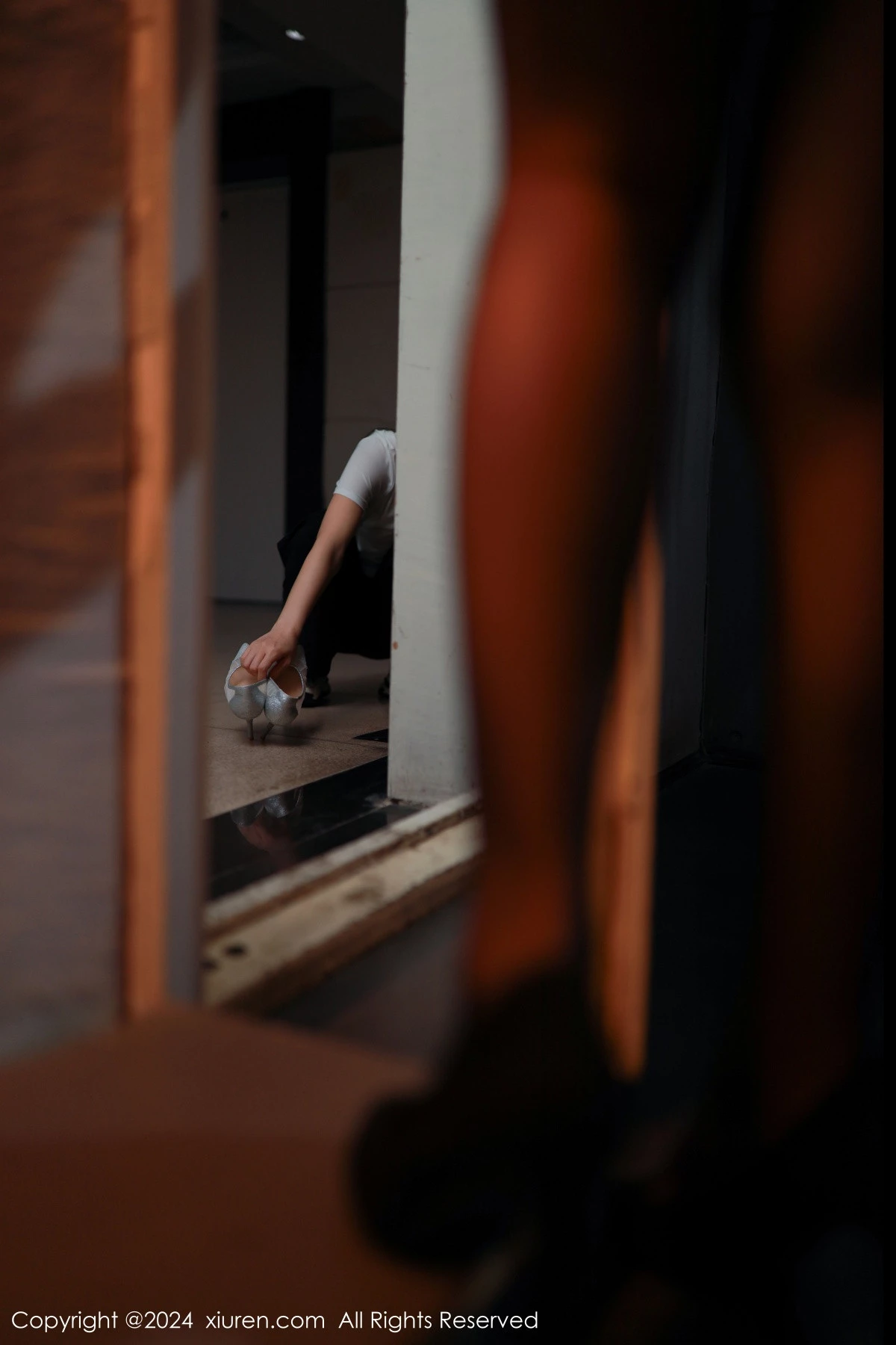 秀人集.com_[XiuRen秀人网]No.9046_模特杏子Yada寝室场景性感黑色蕾丝内衣配超薄黑丝极致魅惑写真85P