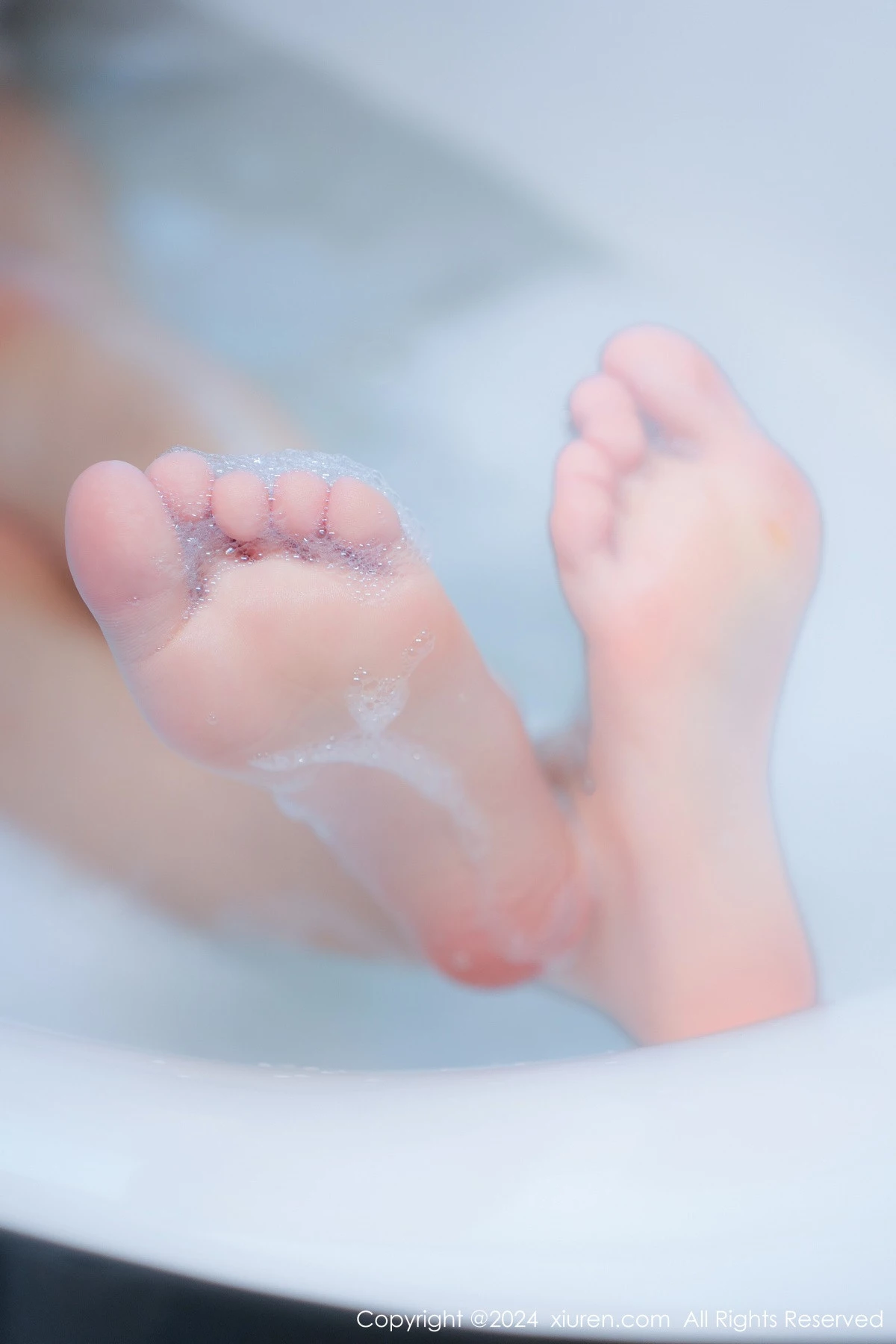 秀人集.com_[XiuRen秀人网]No.9052_新人模特姚若兮vay浅粉色薄纱服饰配白丝袜泡泡浴湿身诱惑写真54P