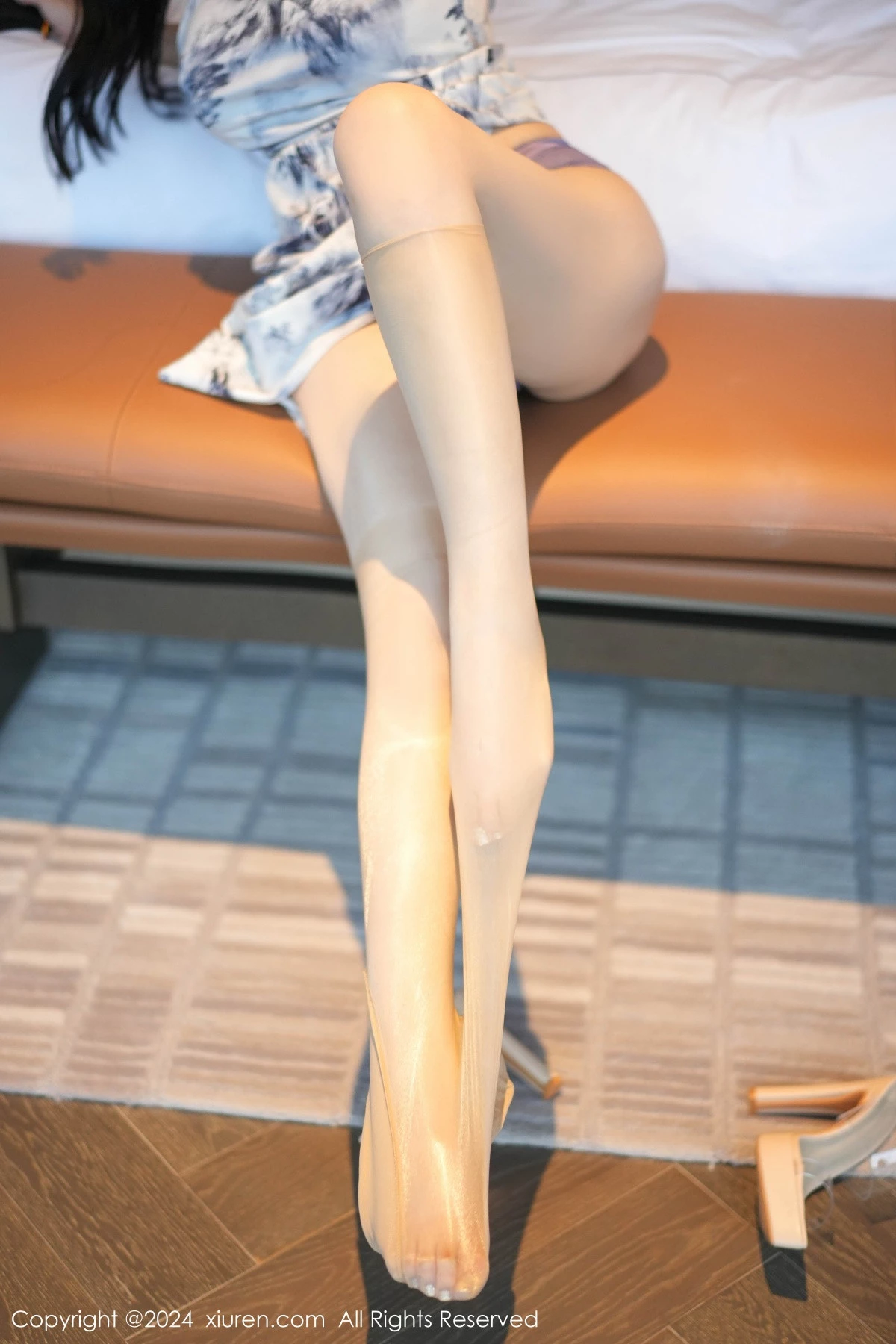 秀人集.com_[XiuRen秀人网]No.9058_模特允爾性感图案旗袍露紫色内衣配超薄肉丝秀丰腴身材诱惑写真71P