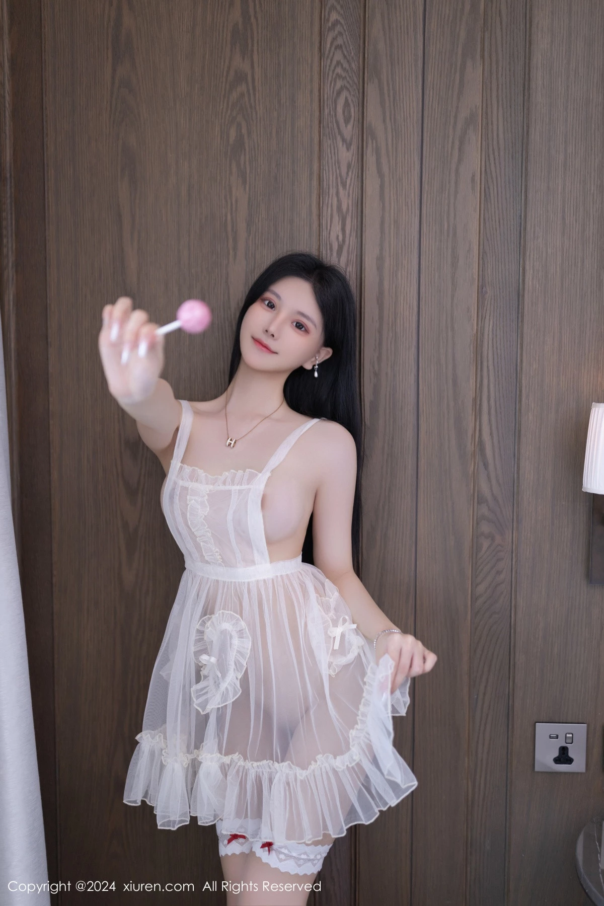 秀人集.com_[XiuRen秀人网]No.9062_模特幼幼私房性感白色轻透连衣短裙配白丝袜秀完美身材诱惑写真80P