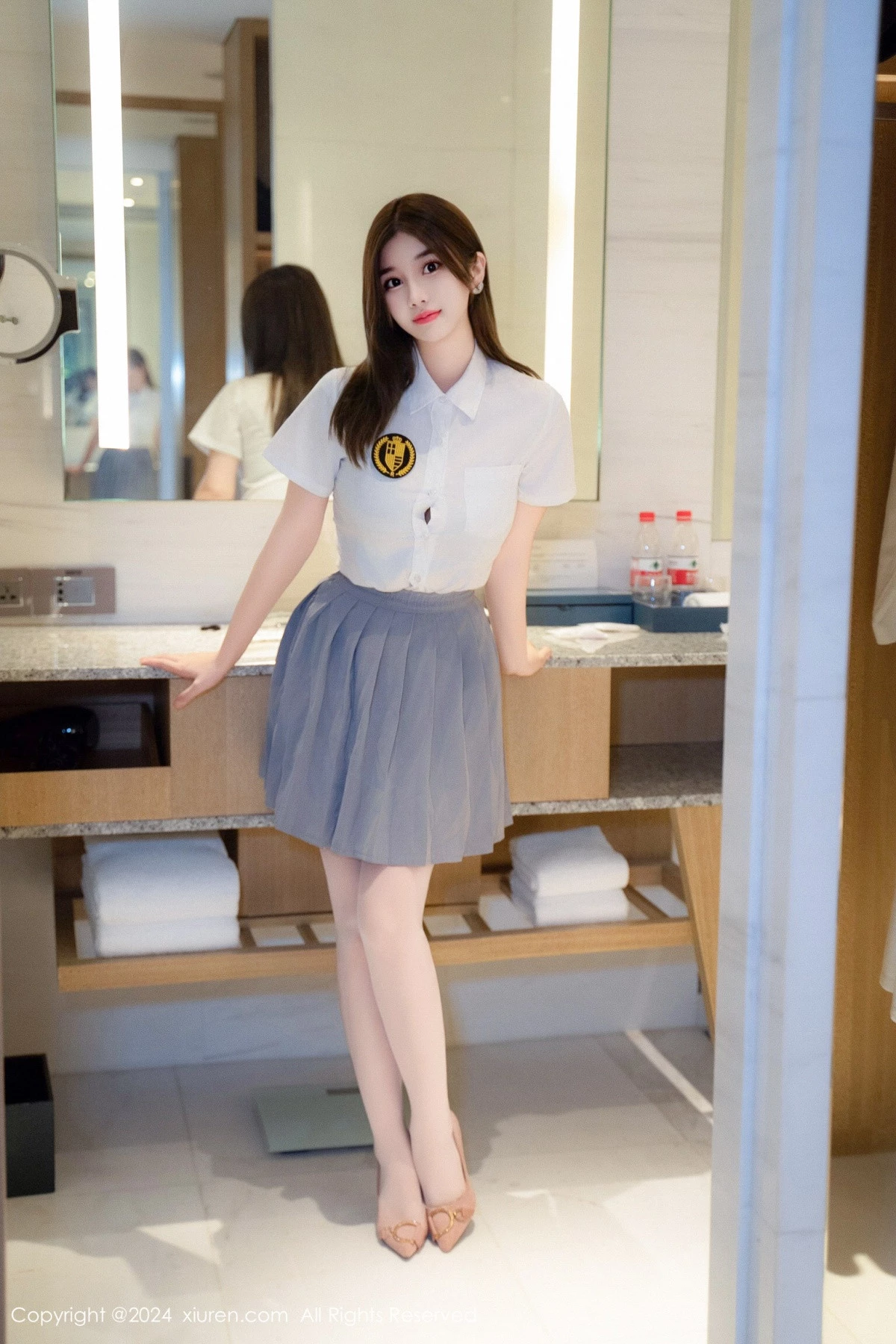 秀人集.com_[XiuRen秀人网]No.9066_模特周jojobaby性感白T露蕾丝内衣配白丝袜秀丰腴翘臀诱惑写真83P