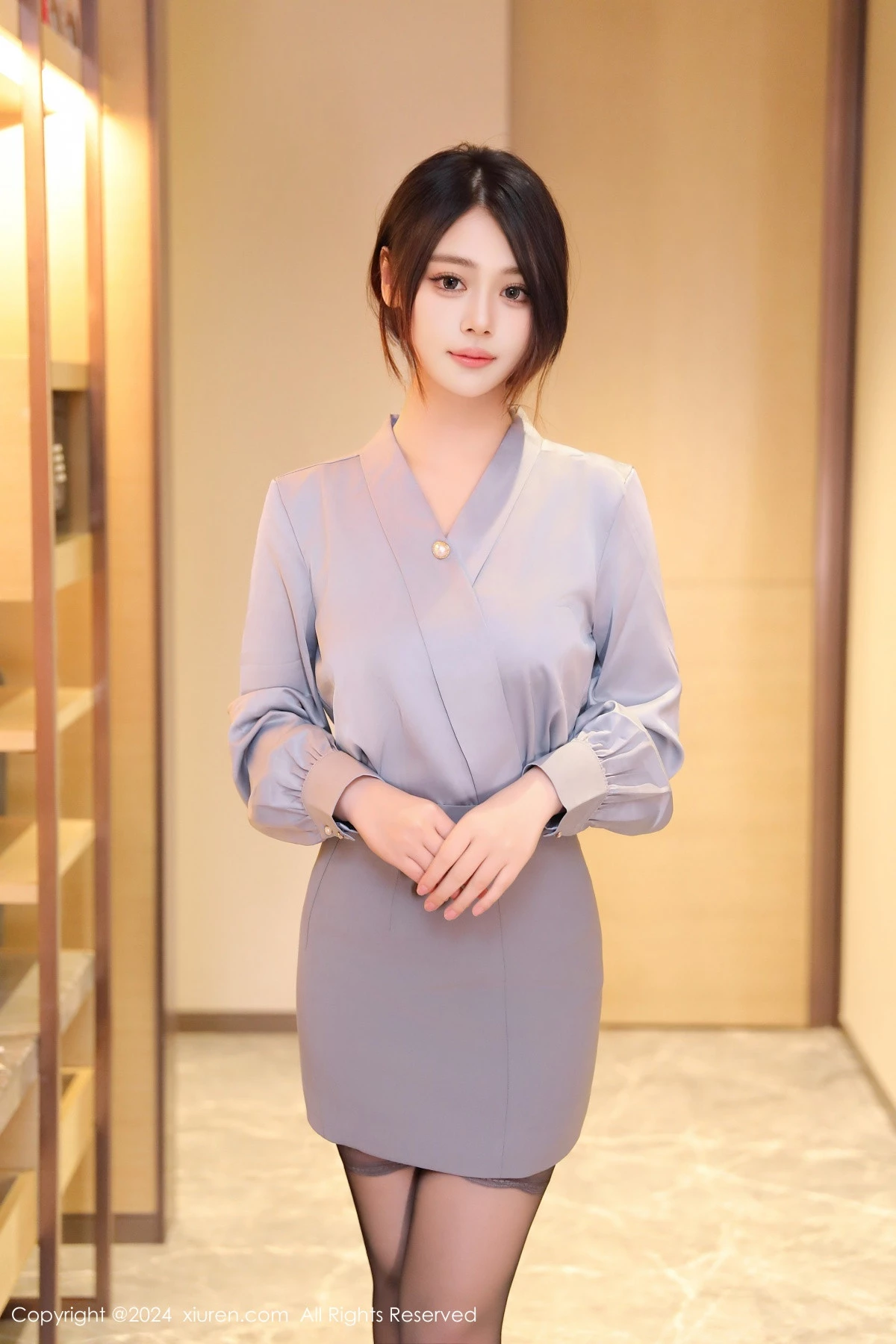 秀人集.com_[XiuRen秀人网]No.9202_模特蛋蛋宝性感灰色OL服饰配灰丝吊袜秀丰腴身材完美诱惑写真62P