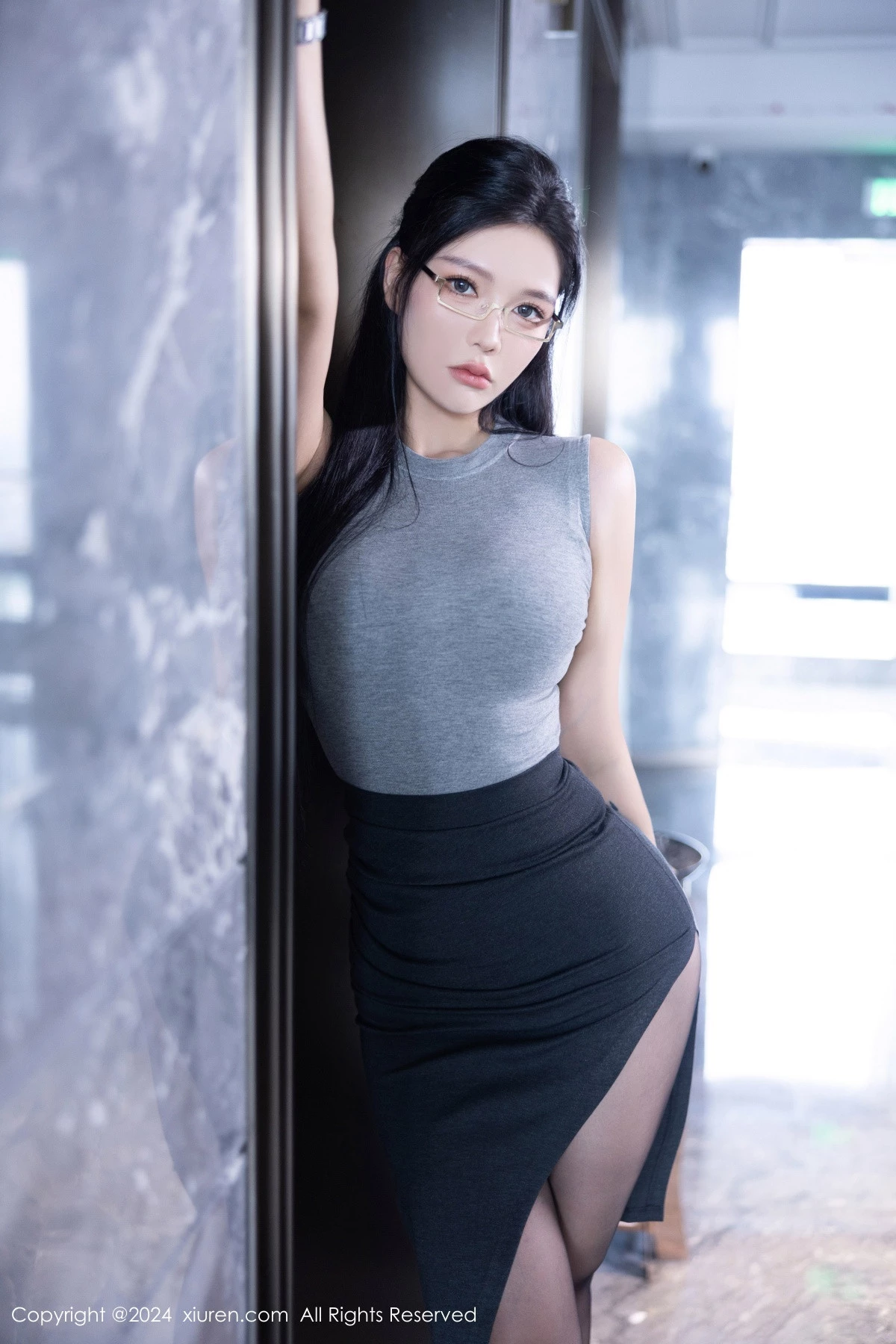 秀人集.com_[XiuRen秀人网]No.9203_模特娜比性感灰上衣配黑短裙露黑色情趣内衣秀凹凸身材诱惑写真80P