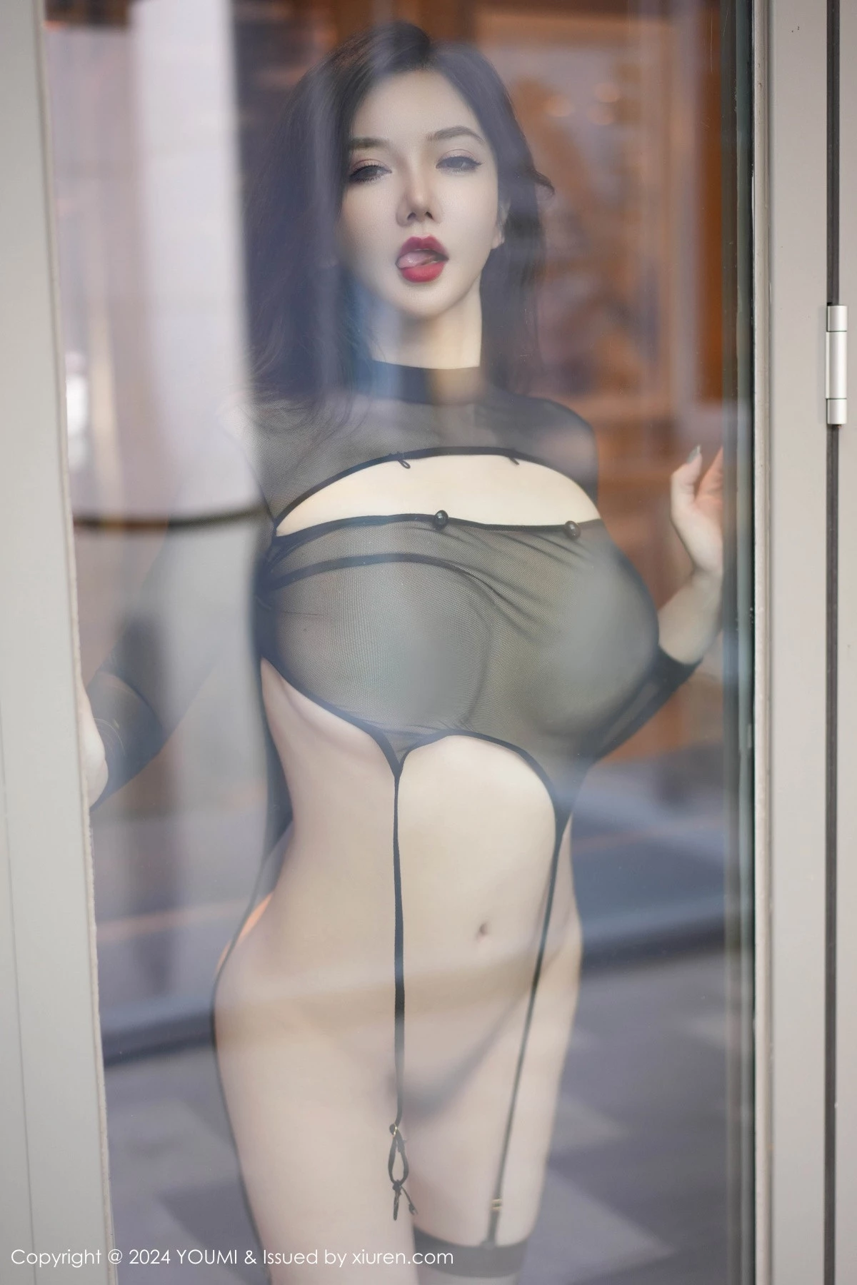 秀人集.com_[YouMi尤蜜荟]Vol.1099_模特心妍小公主性感黑色轻透服饰配黑丝吊袜秀丰满身材诱惑写真51P