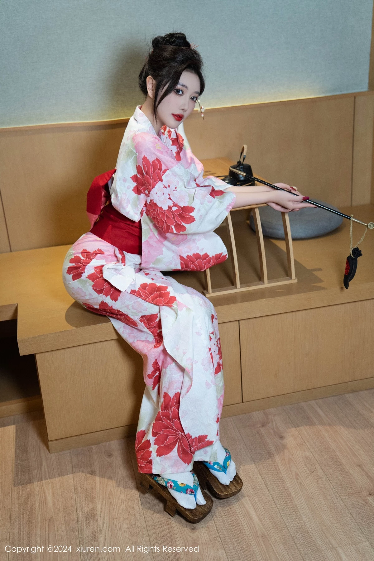 秀人集.com_[XiuRen秀人网]No.9208_女神杨晨晨性感红色花朵服饰露红色情趣内衣秀丰腴身材诱惑写真96P