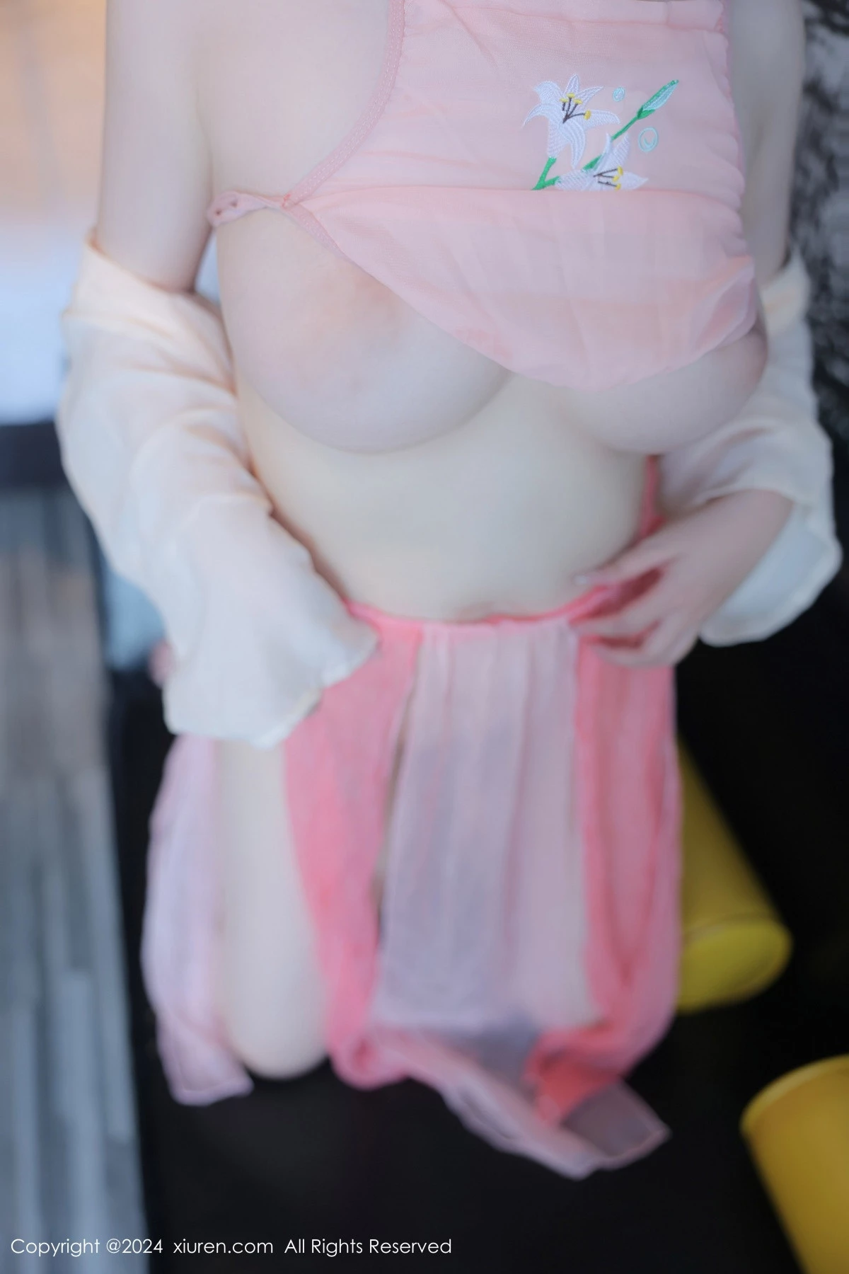 秀人集.com_[XiuRen秀人网]No.9211_模特潘多拉哦私房性感粉色古装服饰秀翘臀美腿惹火诱惑写真59P