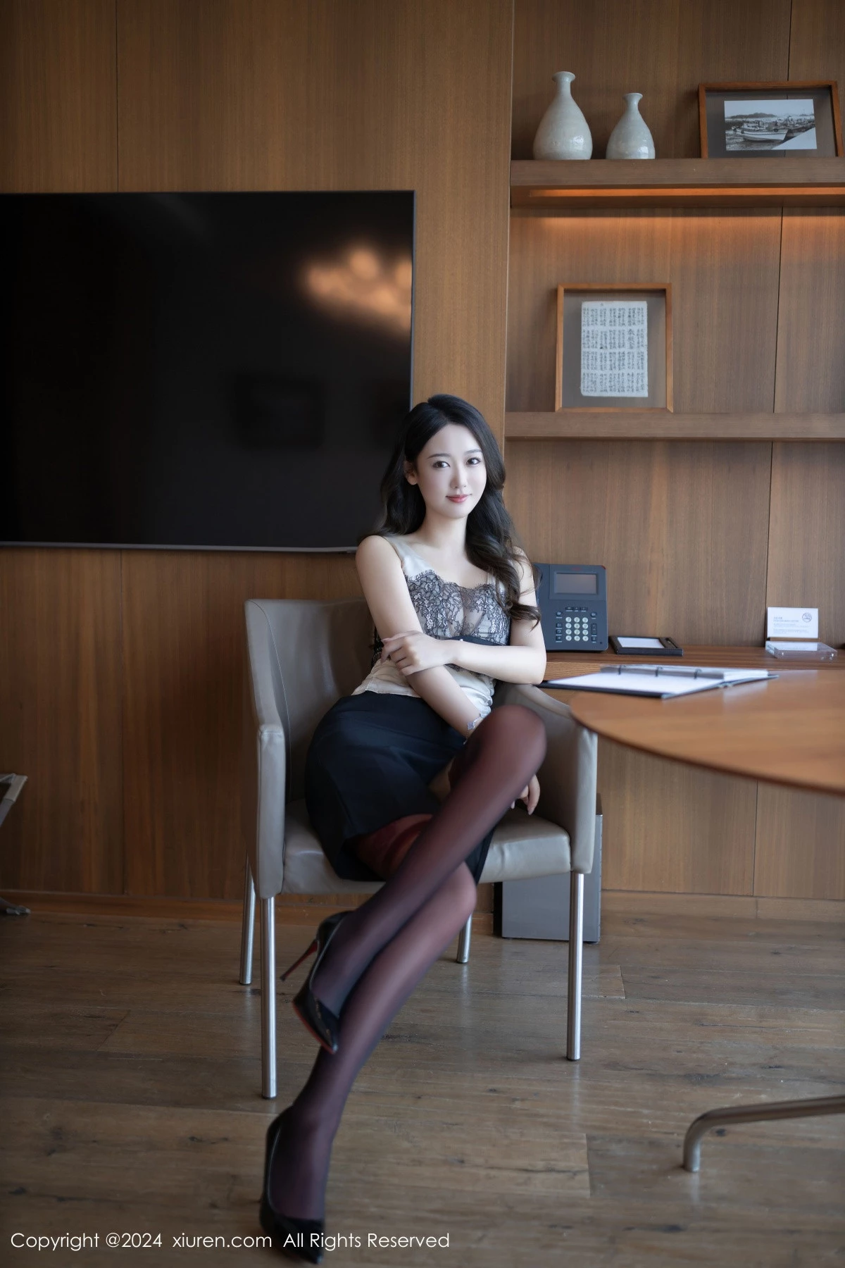 秀人集.com_[XiuRen秀人网]No.9231_模特唐安琪性感黑色短裙露双层红黑丝袜秀曼妙身姿撩人诱惑写真84P